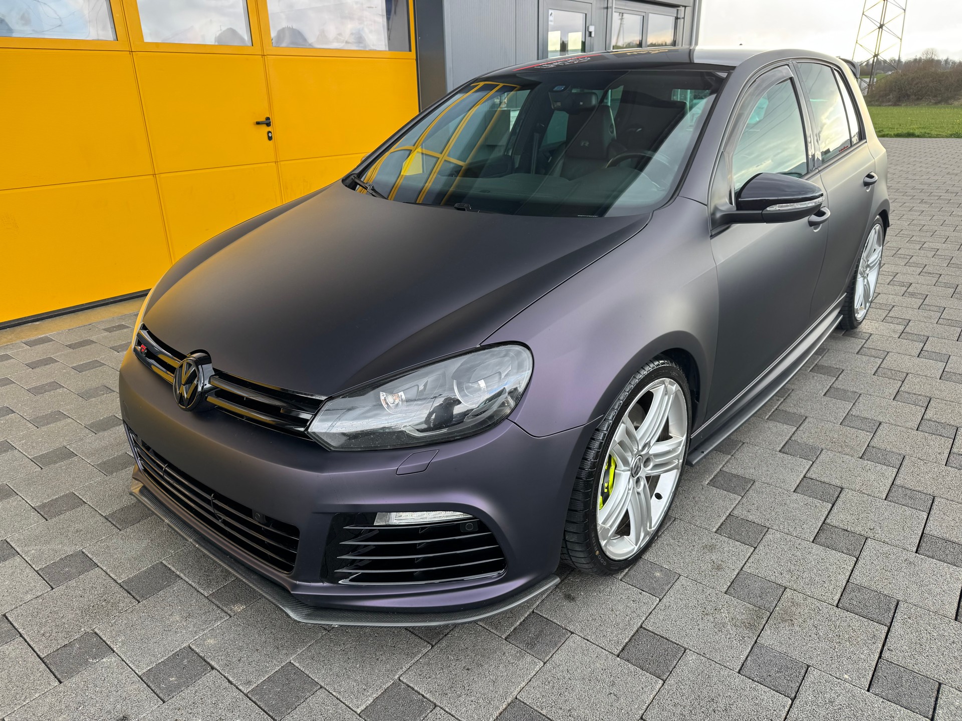 VW Golf 2.0 TSI R 4Motion DSG-image-2