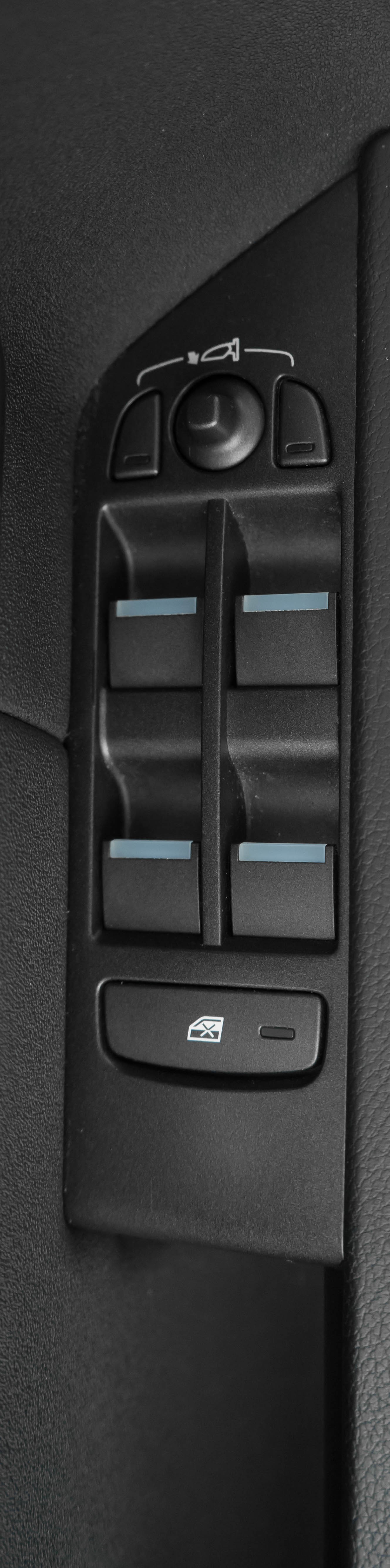 LAND ROVER Range Rover Evoque 2.0 TD4 SE AT9-image-18