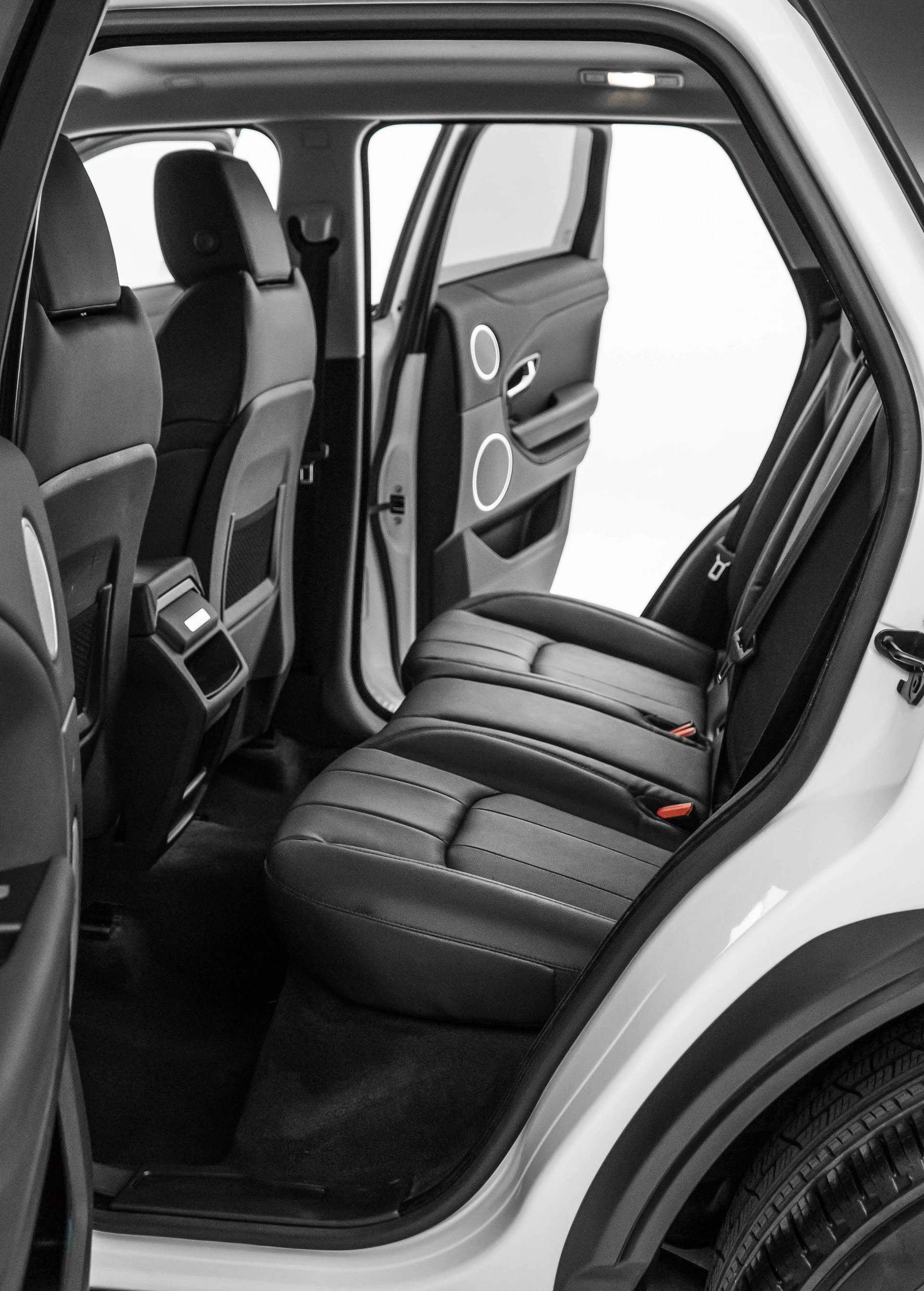 LAND ROVER Range Rover Evoque 2.0 TD4 SE AT9-image-9