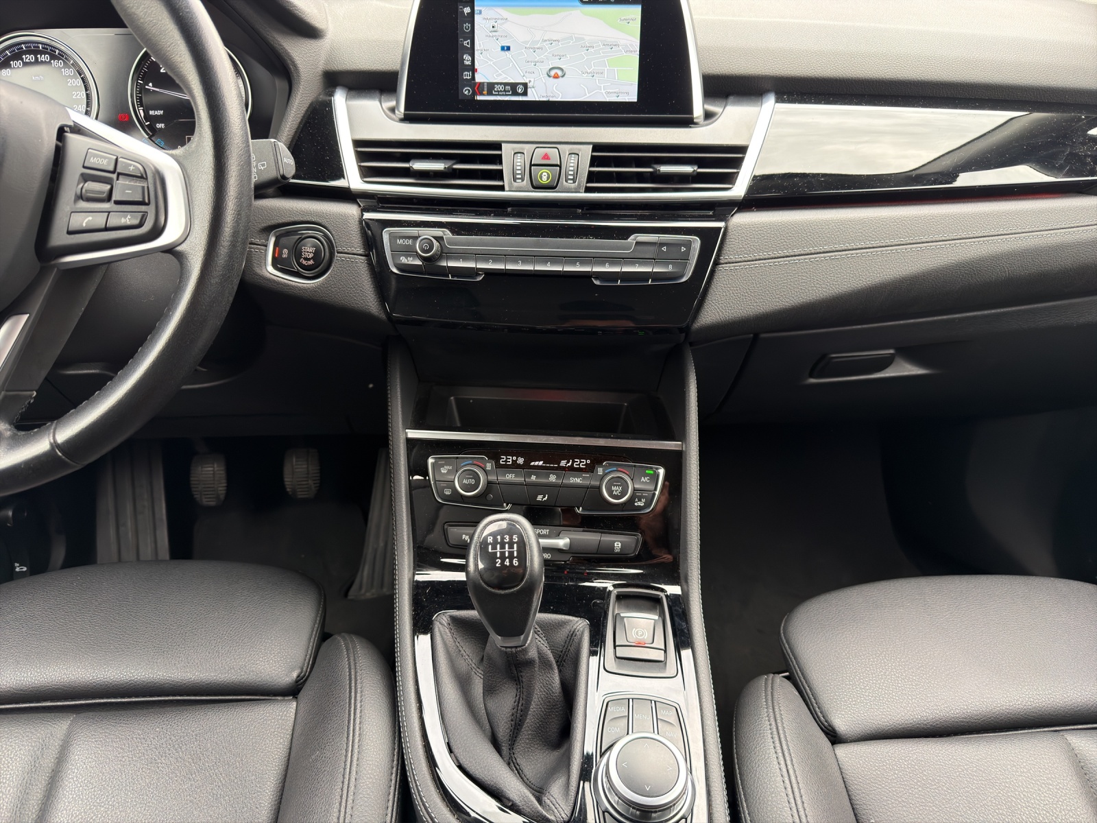 BMW 218i Active Tourer Sport Line-image-16