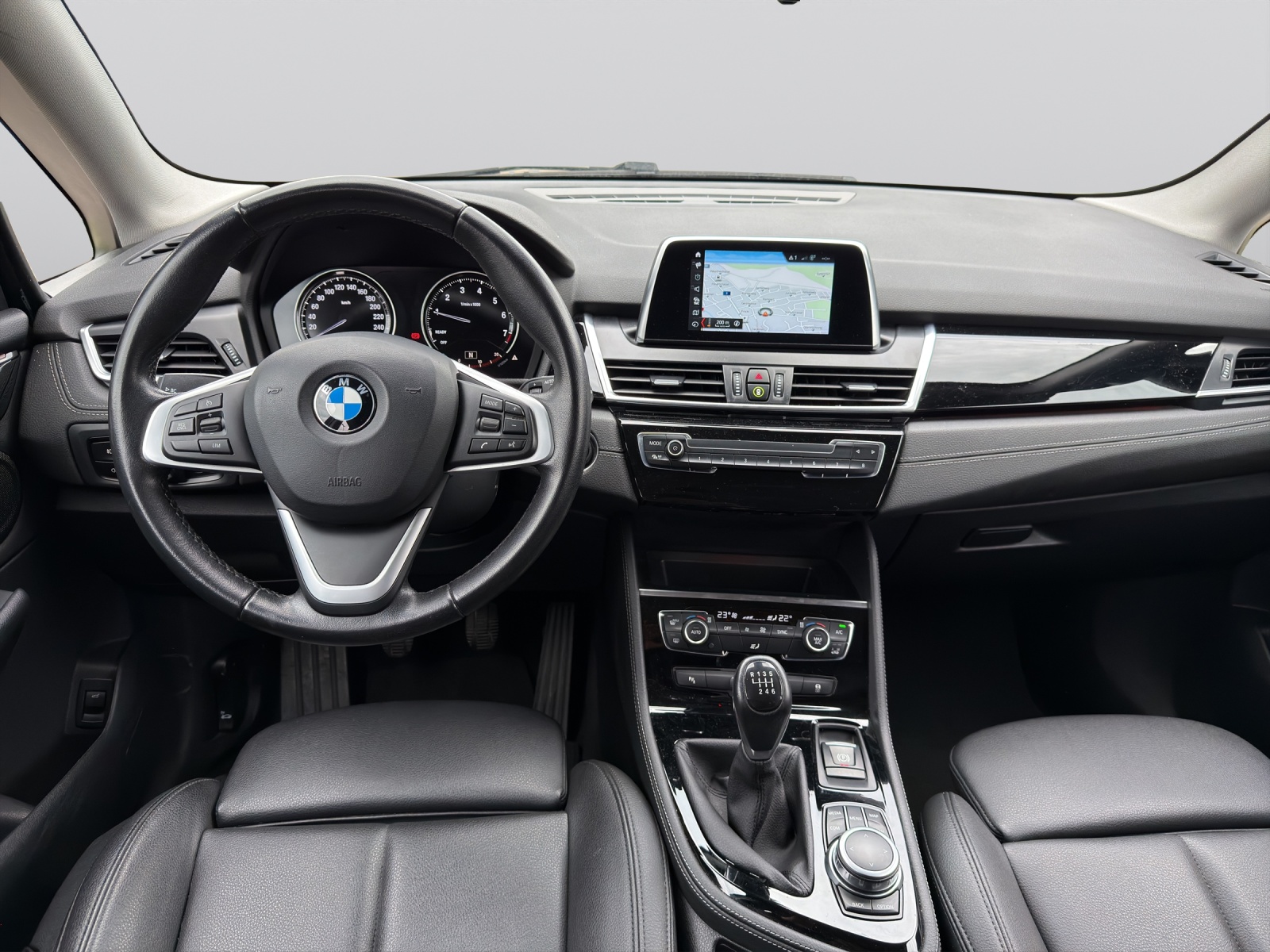 BMW 218i Active Tourer Sport Line-image-12