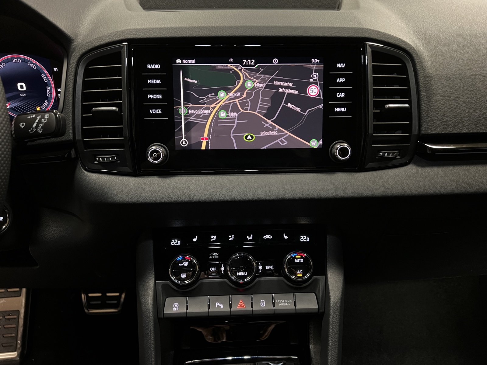 SKODA Karoq 2.0 TSI Dynamic Limited Edition 4x4 DSG-image-10