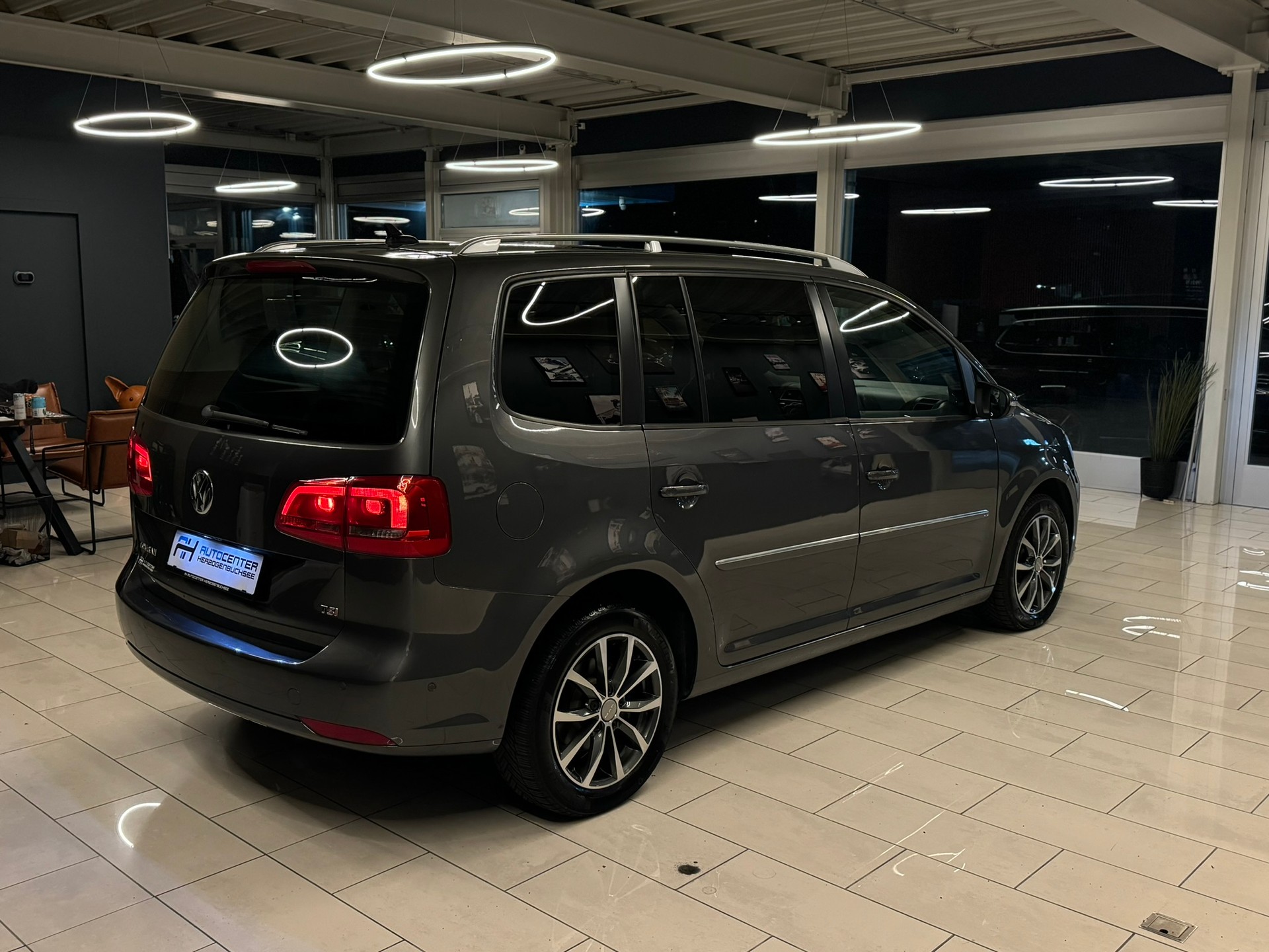VW Touran 1.4 TSI Highline DSG-image-6