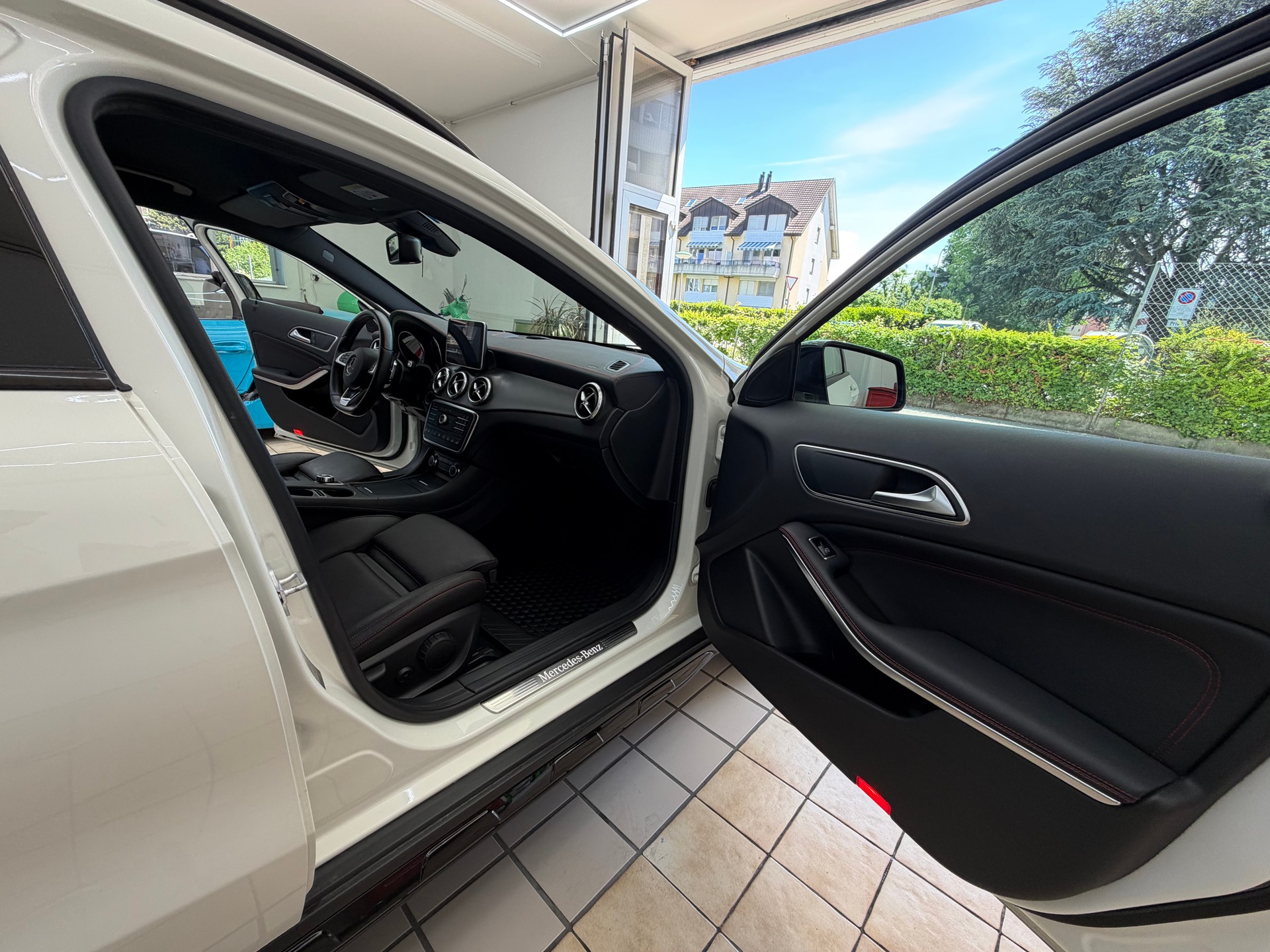 MERCEDES-BENZ GLA 250 AMG Line 4Matic 7G-DCT-image-16