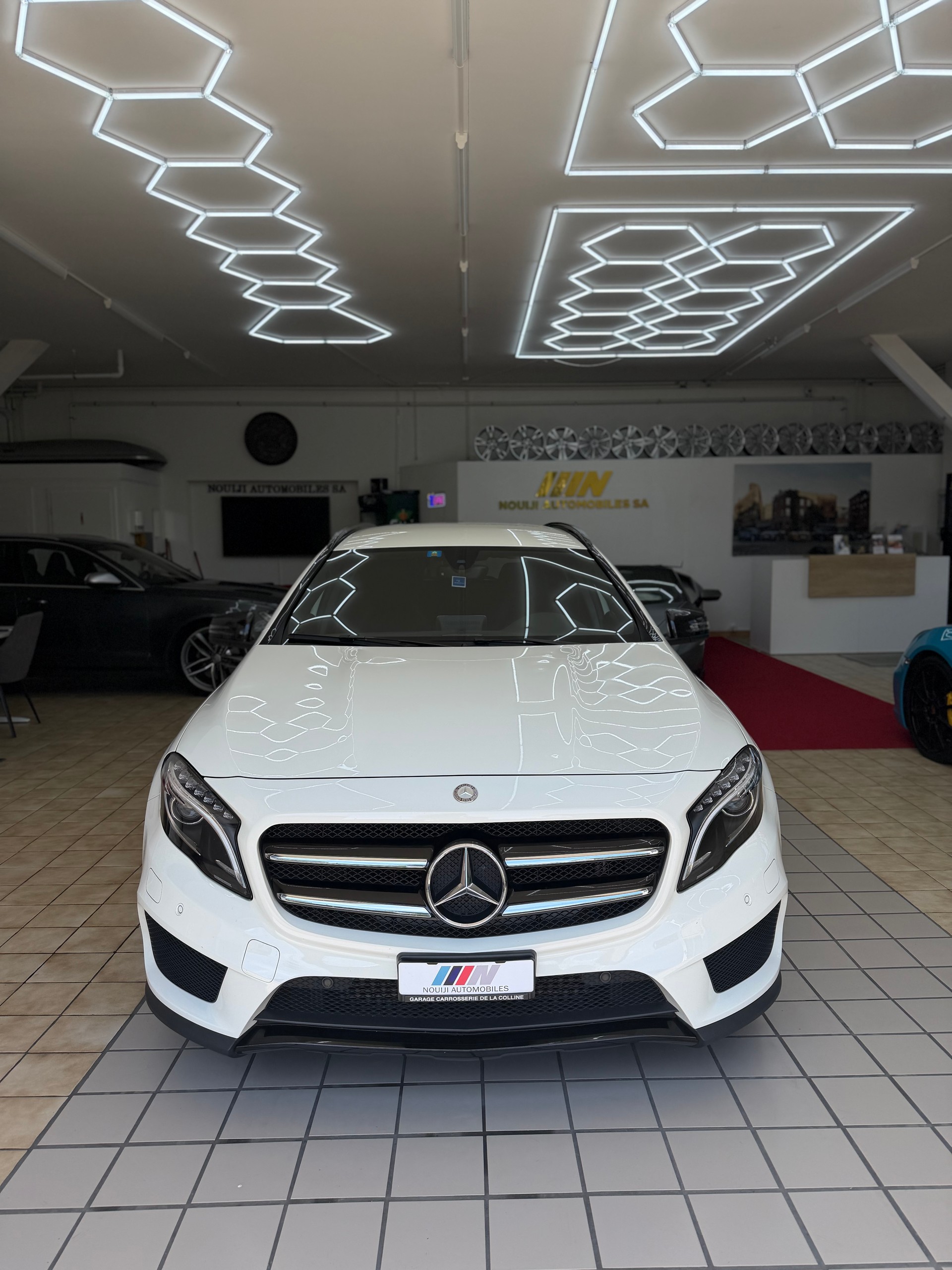 MERCEDES-BENZ GLA 250 AMG Line 4Matic 7G-DCT-showroom-element-1