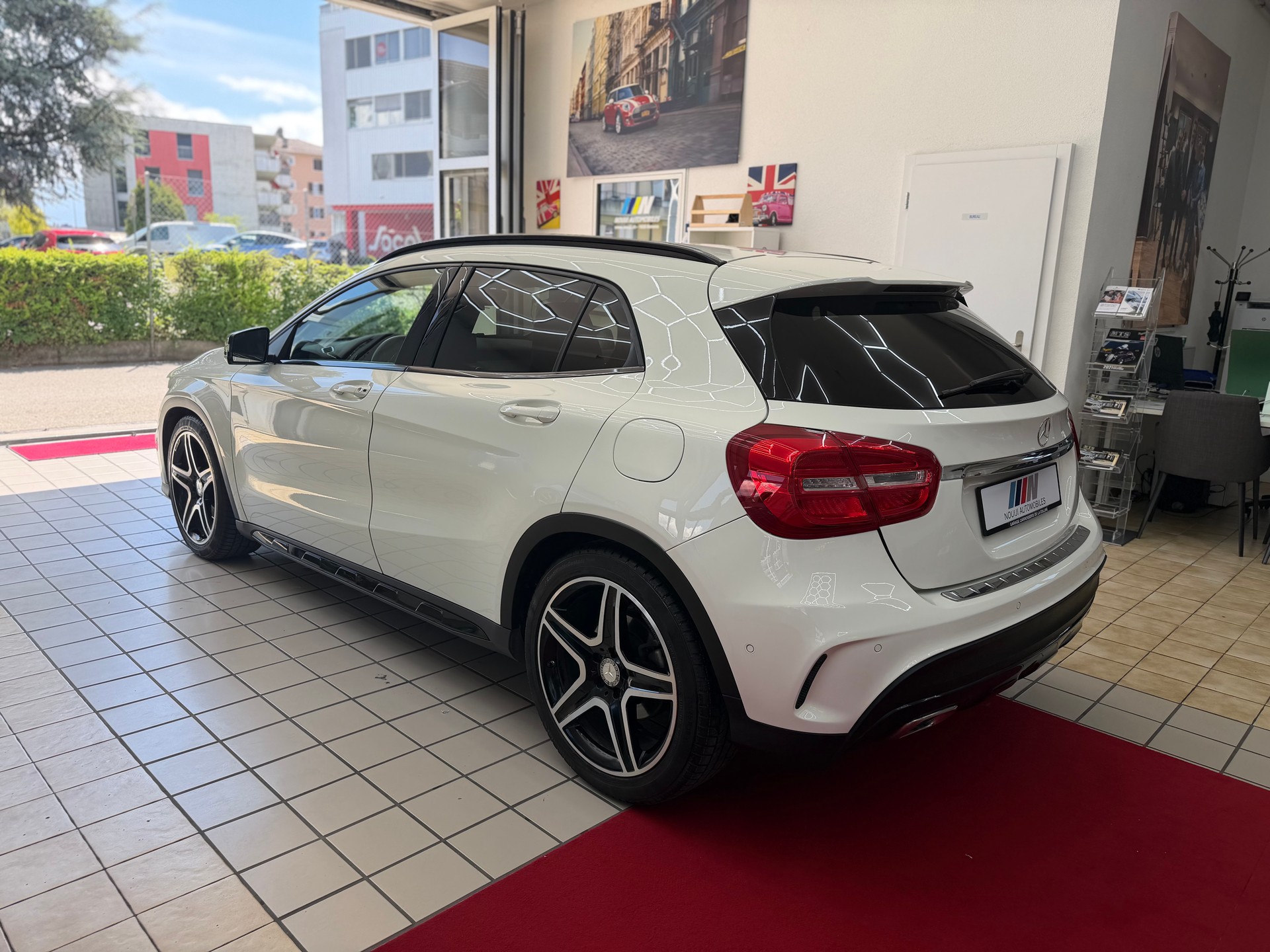 MERCEDES-BENZ GLA 250 AMG Line 4Matic 7G-DCT-showroom-element-3