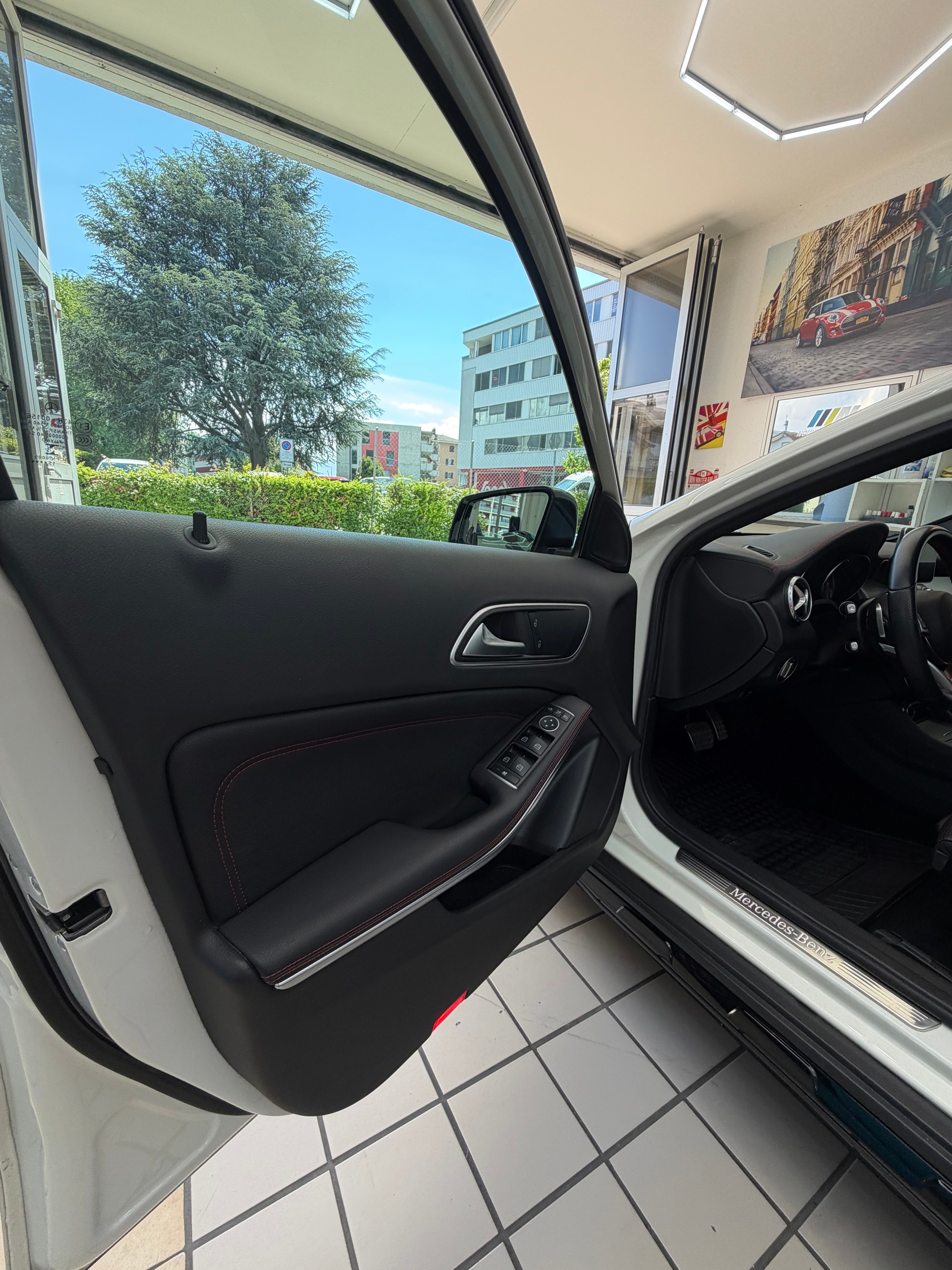 MERCEDES-BENZ GLA 250 AMG Line 4Matic 7G-DCT-image-11