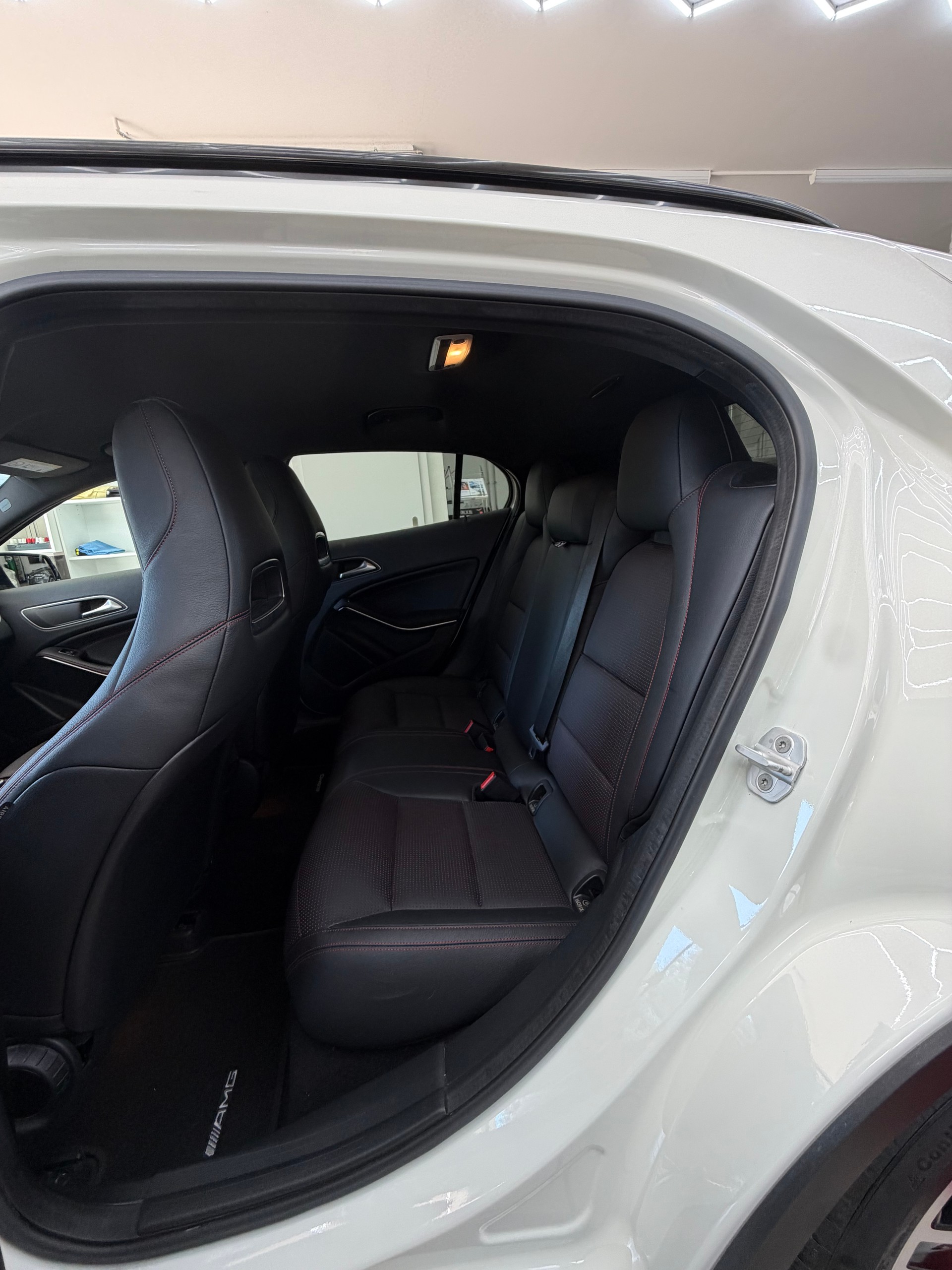 MERCEDES-BENZ GLA 250 AMG Line 4Matic 7G-DCT-image-12
