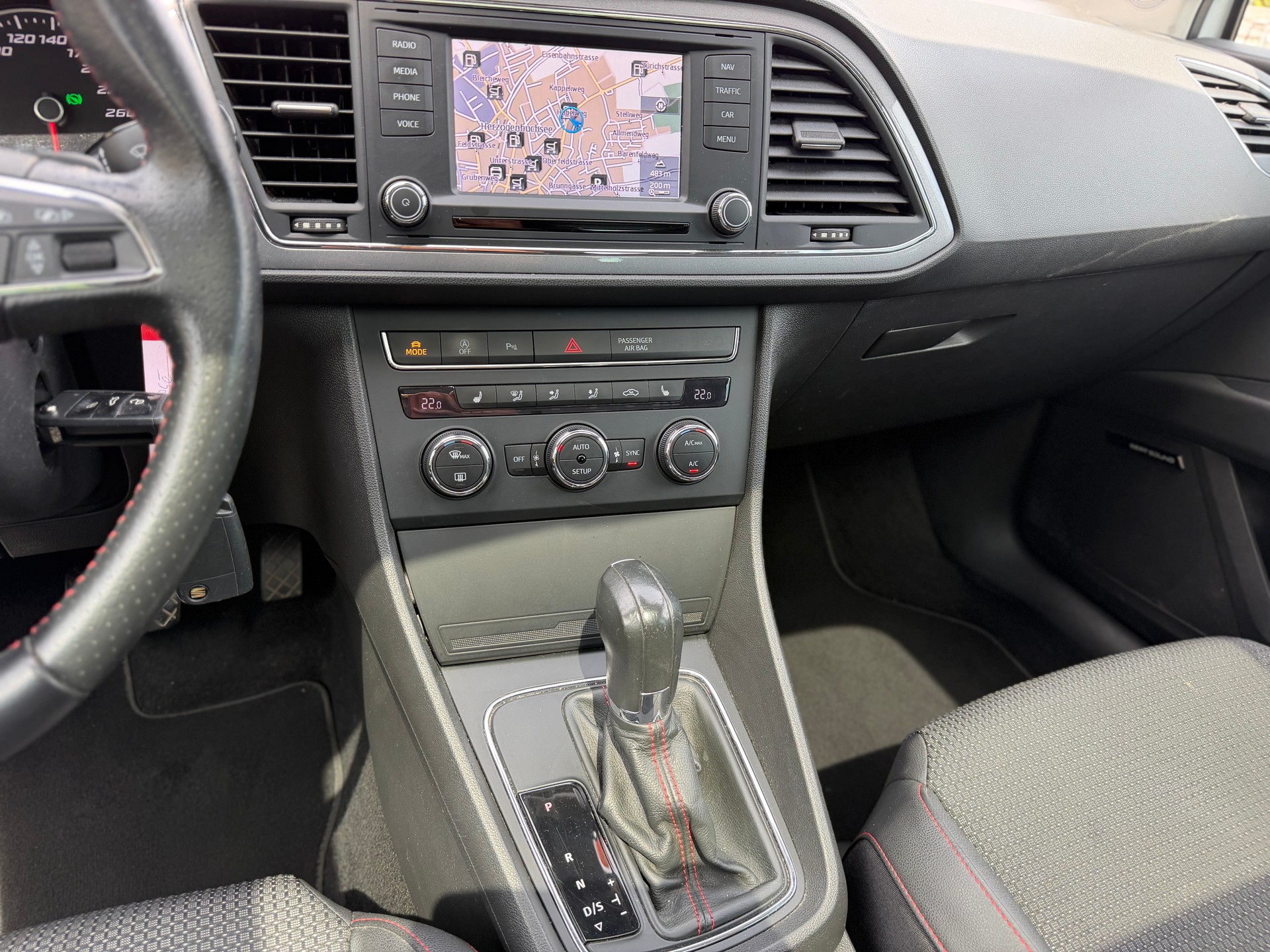 SEAT Leon 1.8 TSI FR DSG-image-8