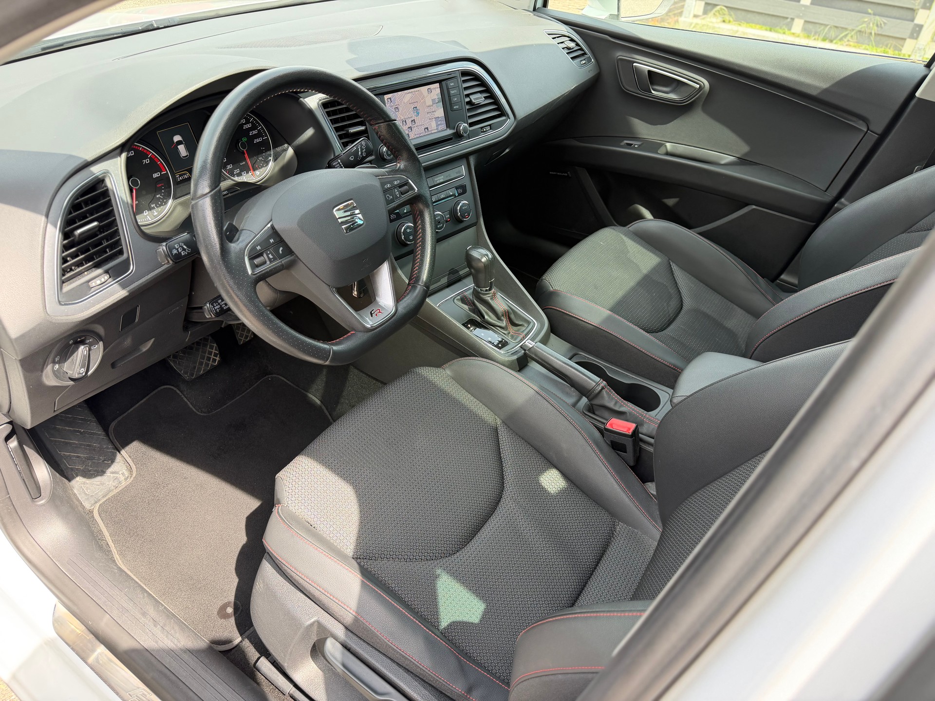 SEAT Leon 1.8 TSI FR DSG-image-9