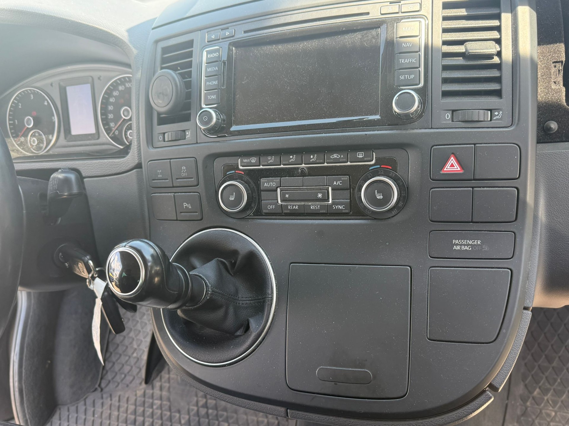 VW T5 Multivan Trendline 2.0 TDI CR 4Motion-image-11