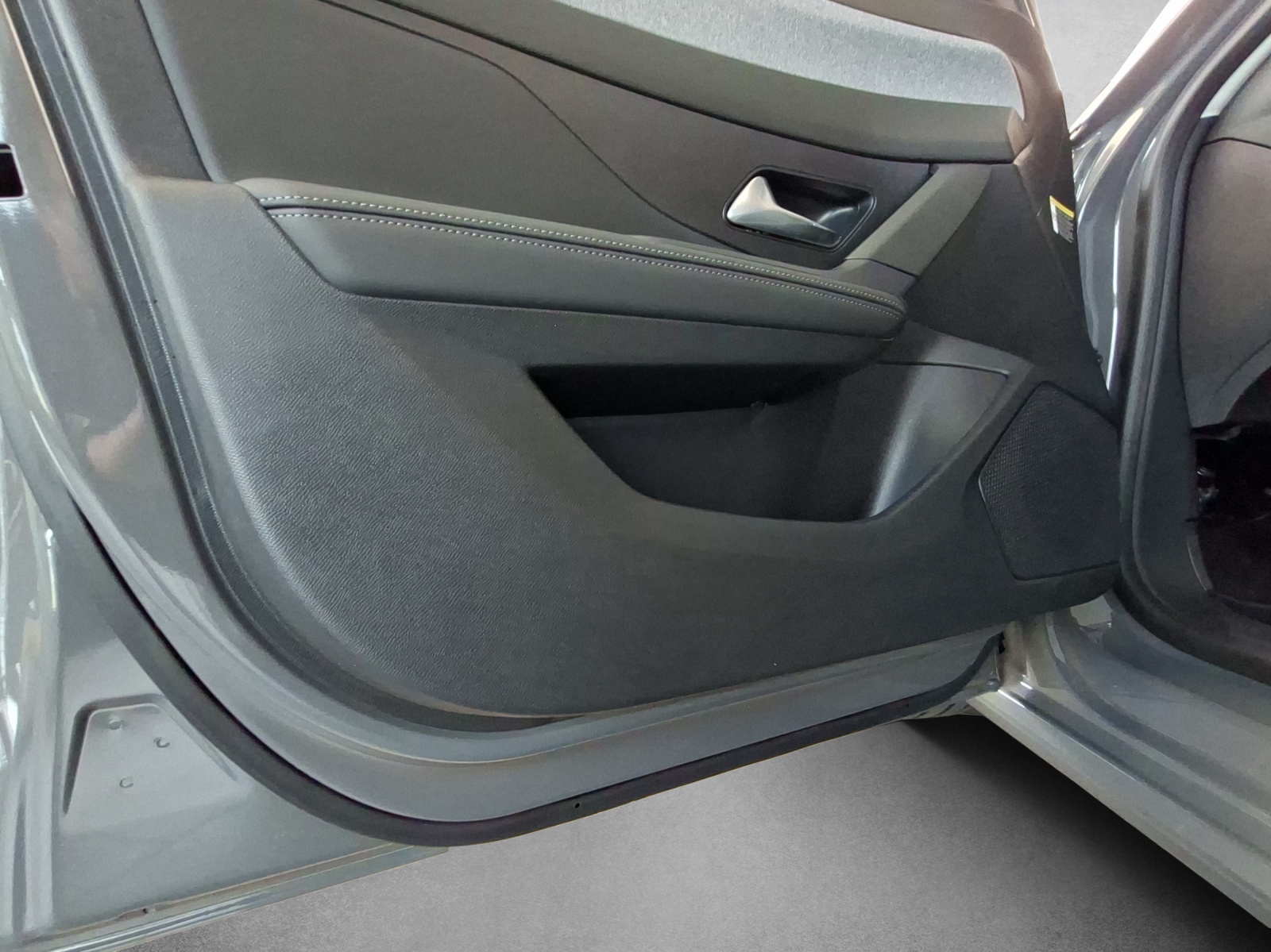 PEUGEOT 308 1.2 Hybrid Allure-image-10
