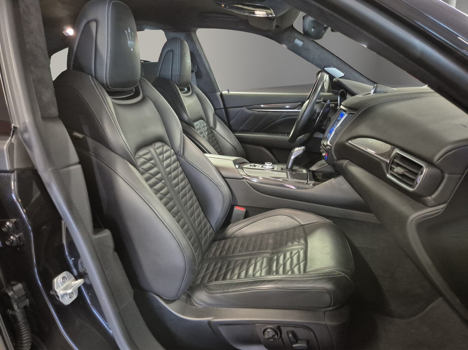 MASERATI Levante 3.8 V8 Trofeo Q4 Automatica LEASING à partir de CHF 795.-/mois-image-18