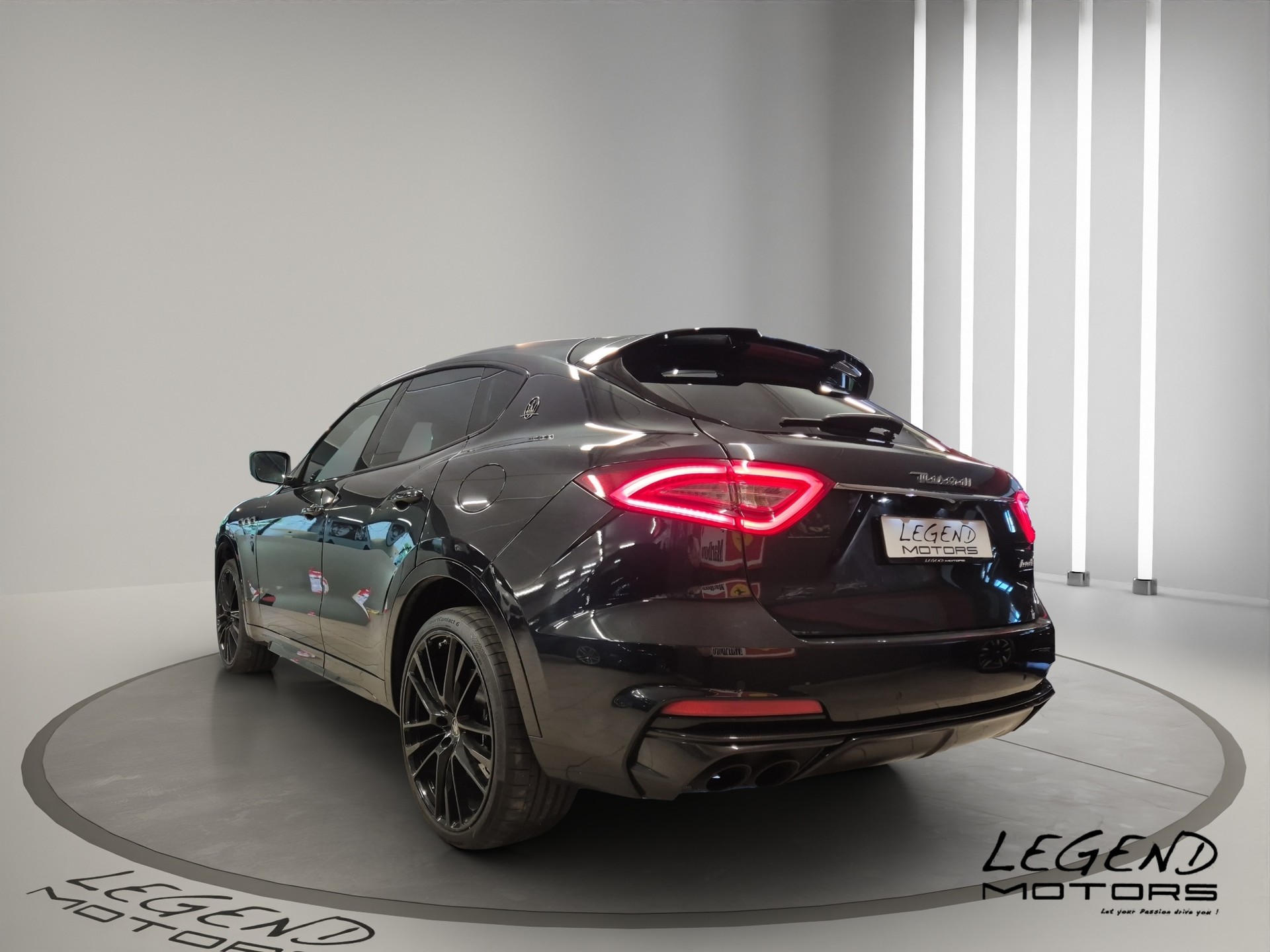 MASERATI Levante 3.8 V8 Trofeo Q4 Automatica LEASING à partir de CHF 795.-/mois-showroom-element-3