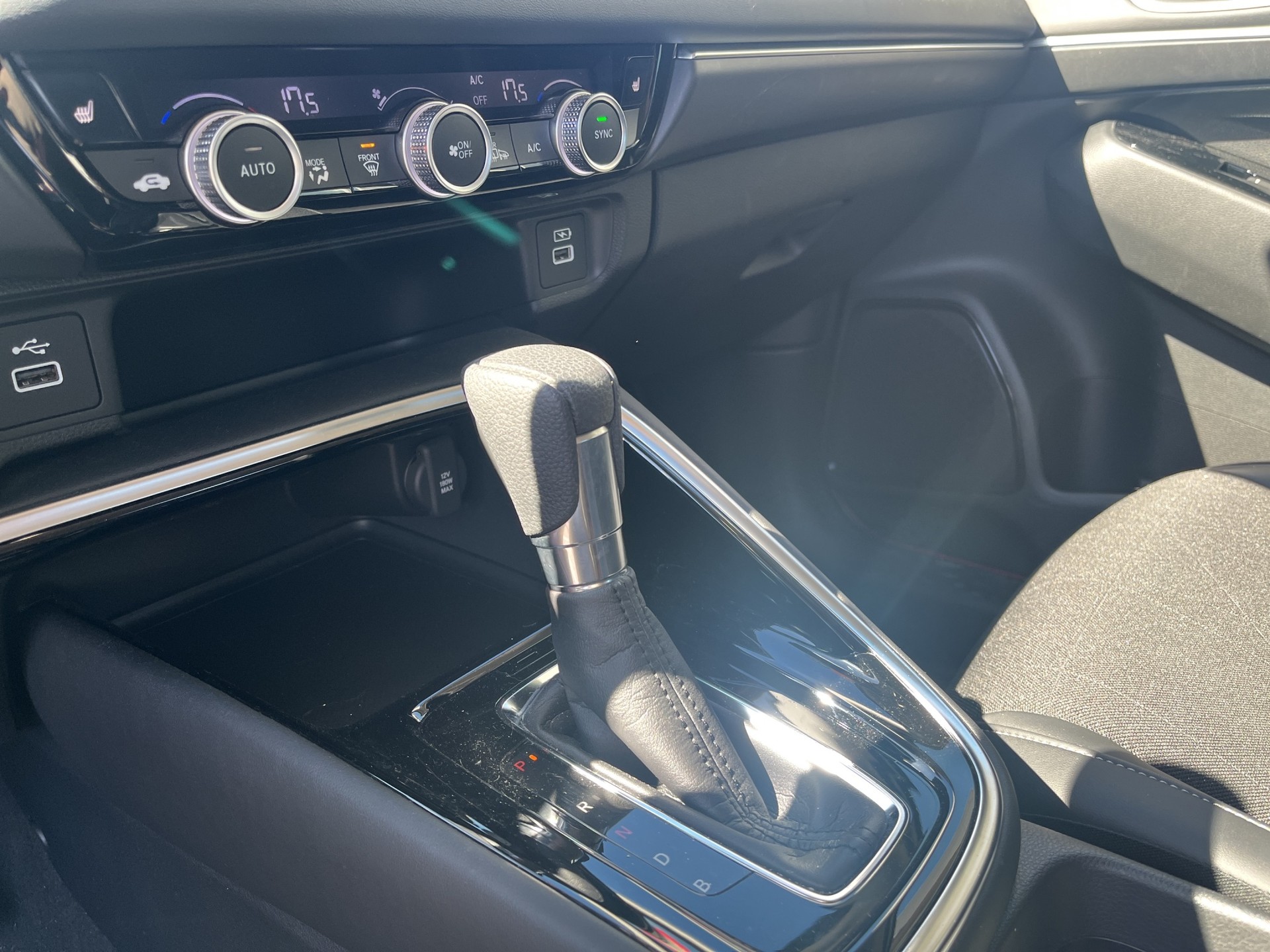 HONDA HR-V 1.5 i-MMD Advance-image-11