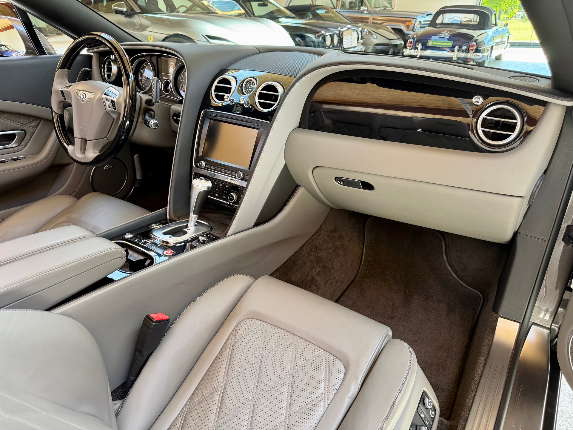 BENTLEY Continental GTC 4.0 V8-image-12