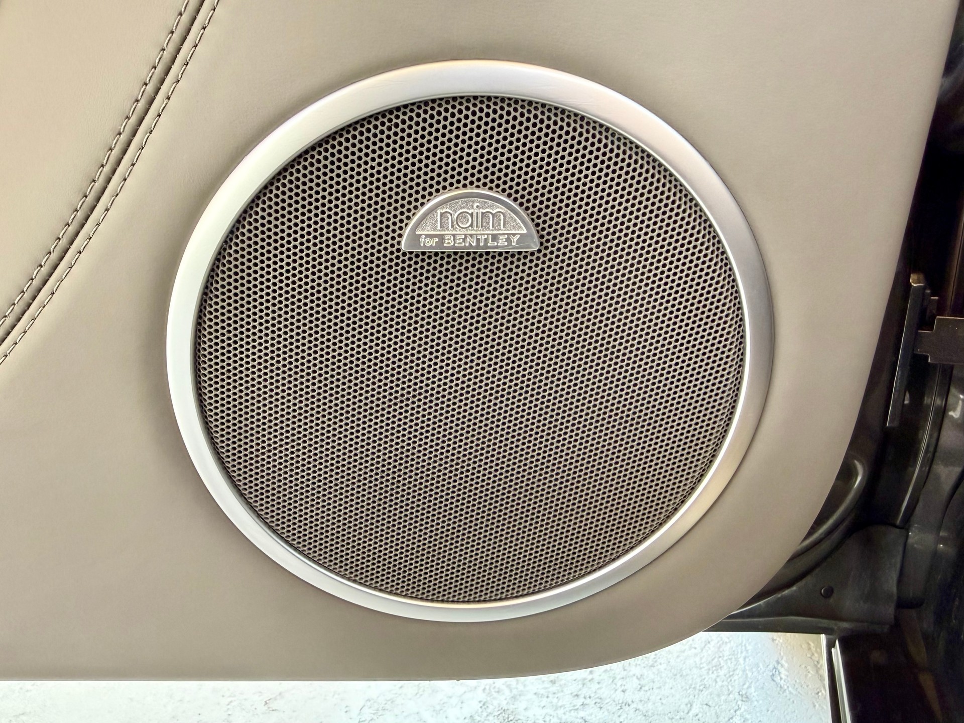 BENTLEY Continental GTC 4.0 V8-image-15