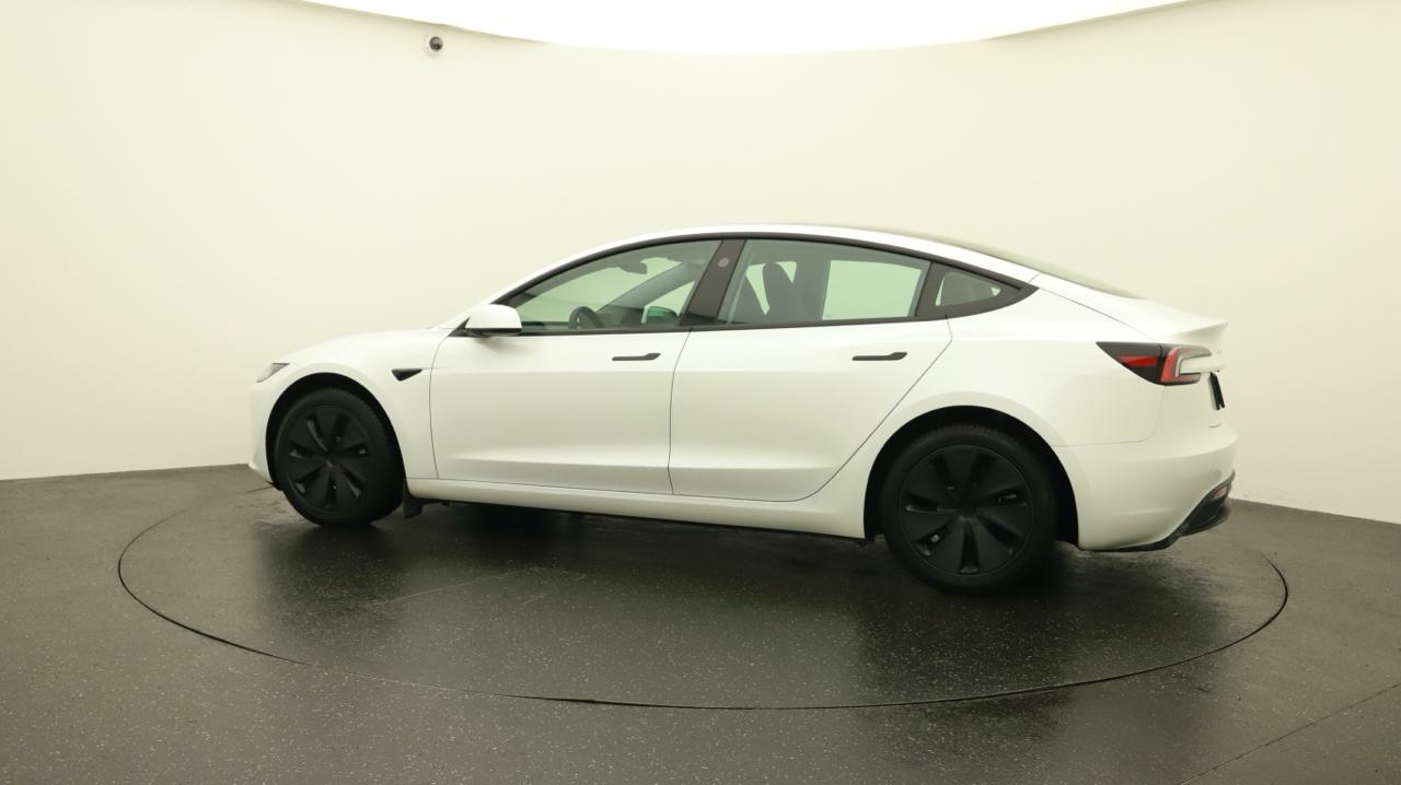 TESLA Model 3 RWD-showroom-element-2