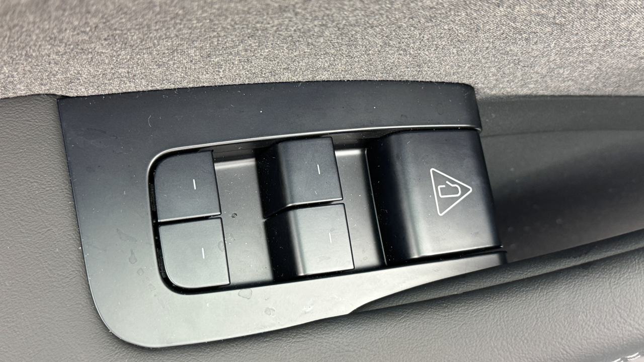 TESLA Model 3 RWD-image-8