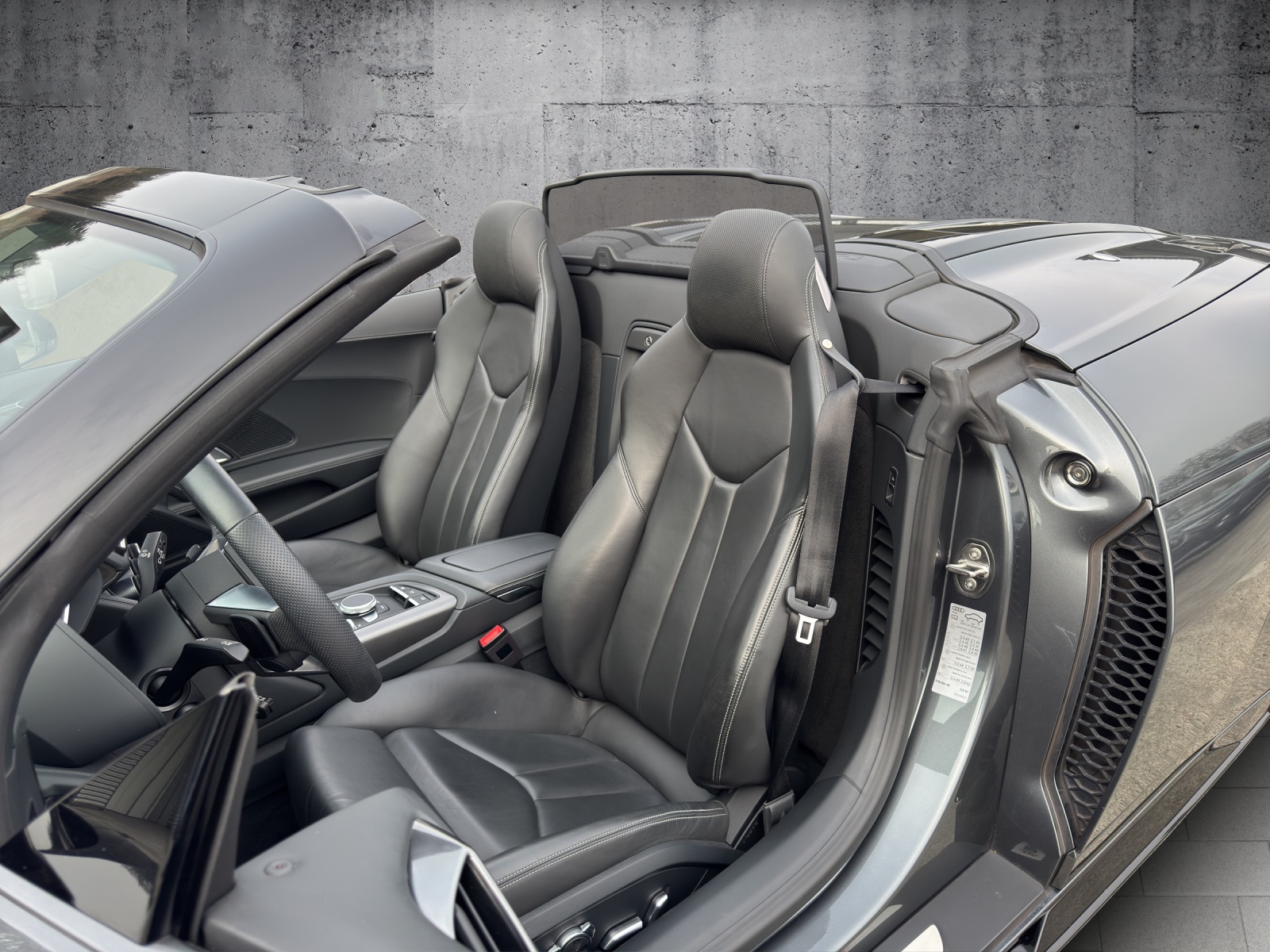 AUDI R8 Spyder RWD S-Tronic-image-24