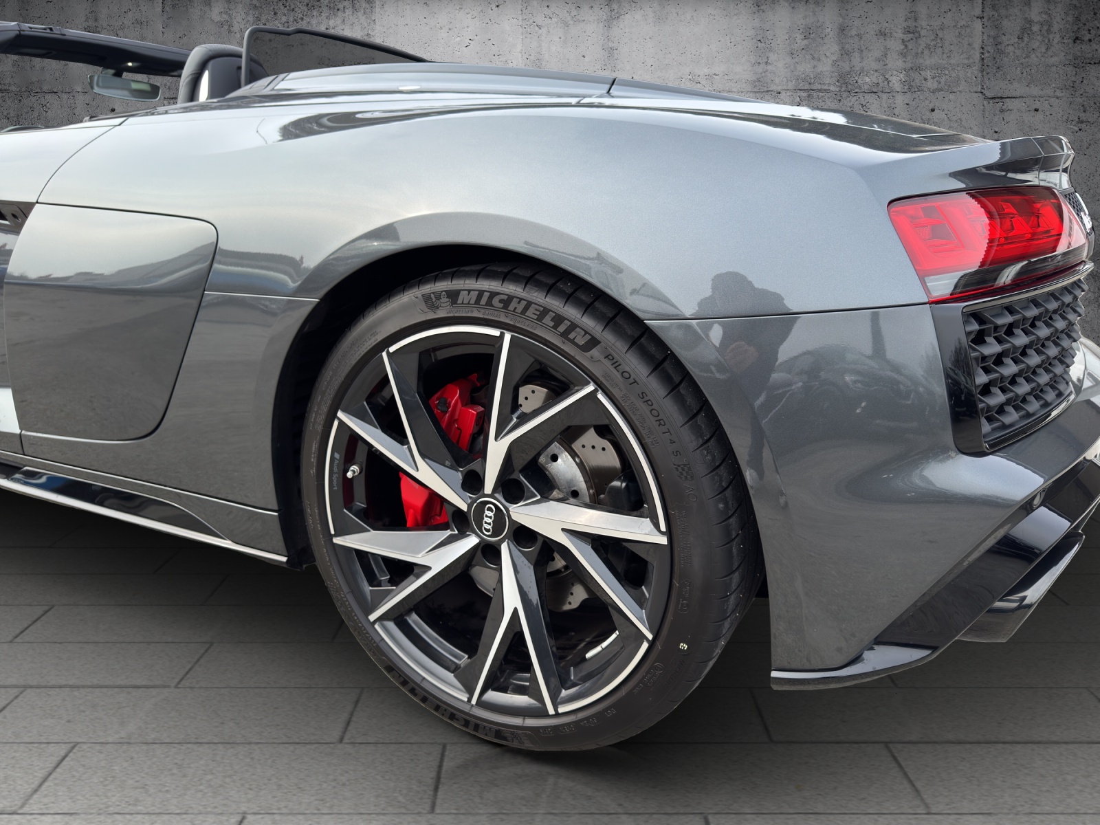AUDI R8 Spyder RWD S-Tronic-image-27
