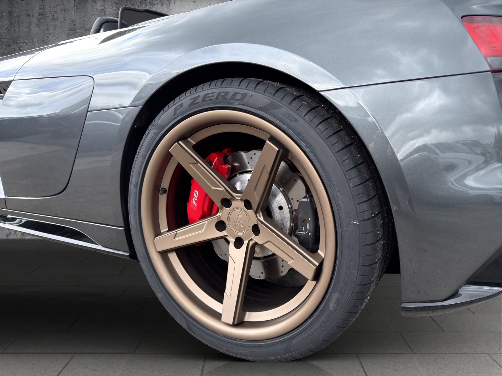 AUDI R8 Spyder RWD S-Tronic-image-17