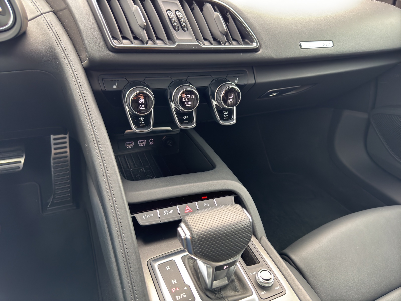 AUDI R8 Spyder RWD S-Tronic-image-21