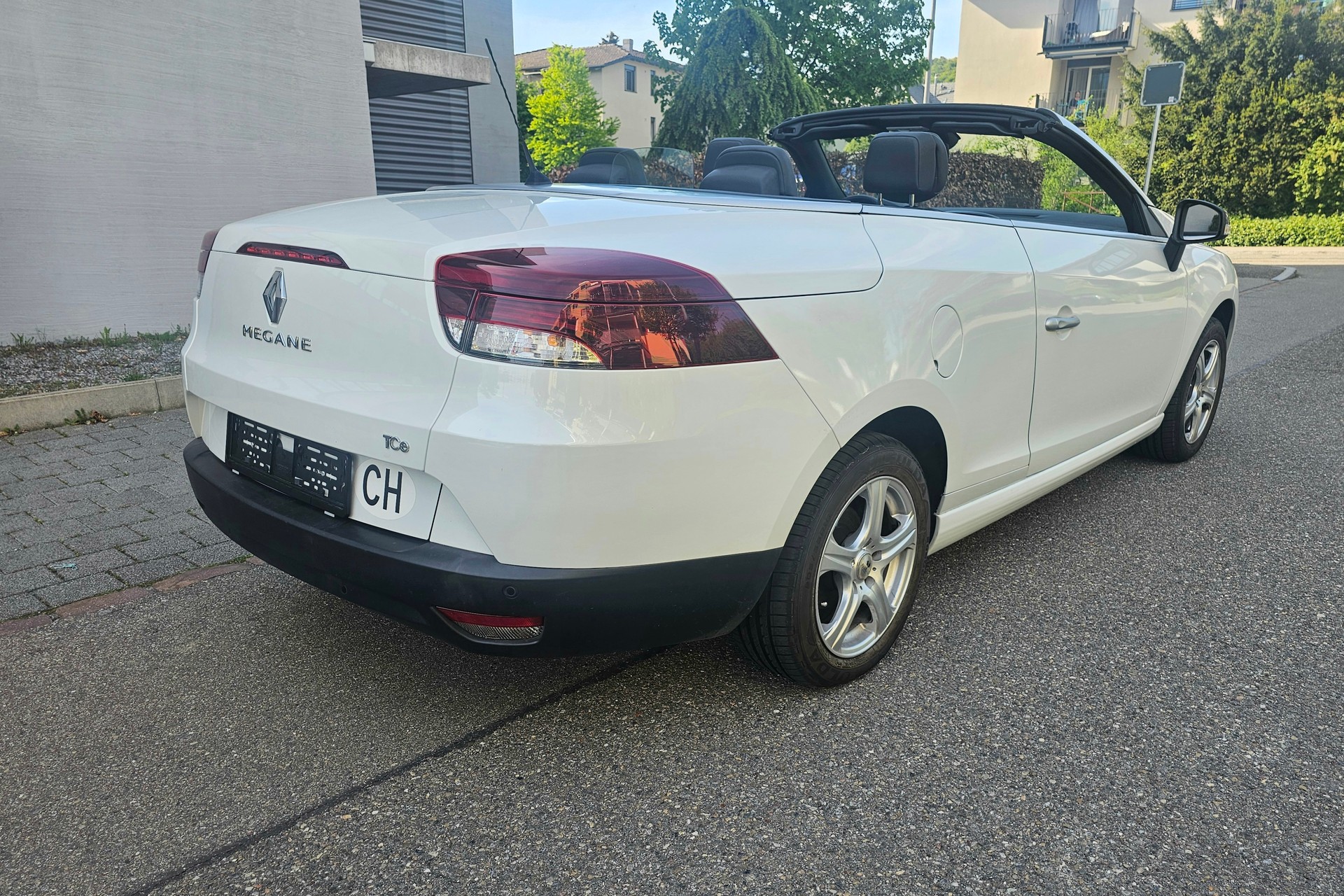 RENAULT Mégane CC 1.4 16V Turbo Dynamique-image-3