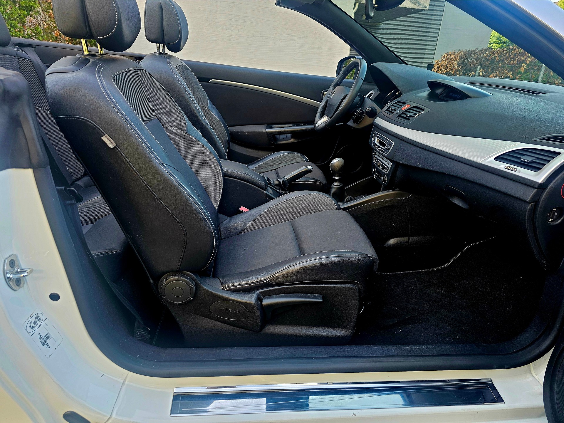 RENAULT Mégane CC 1.4 16V Turbo Dynamique-image-10