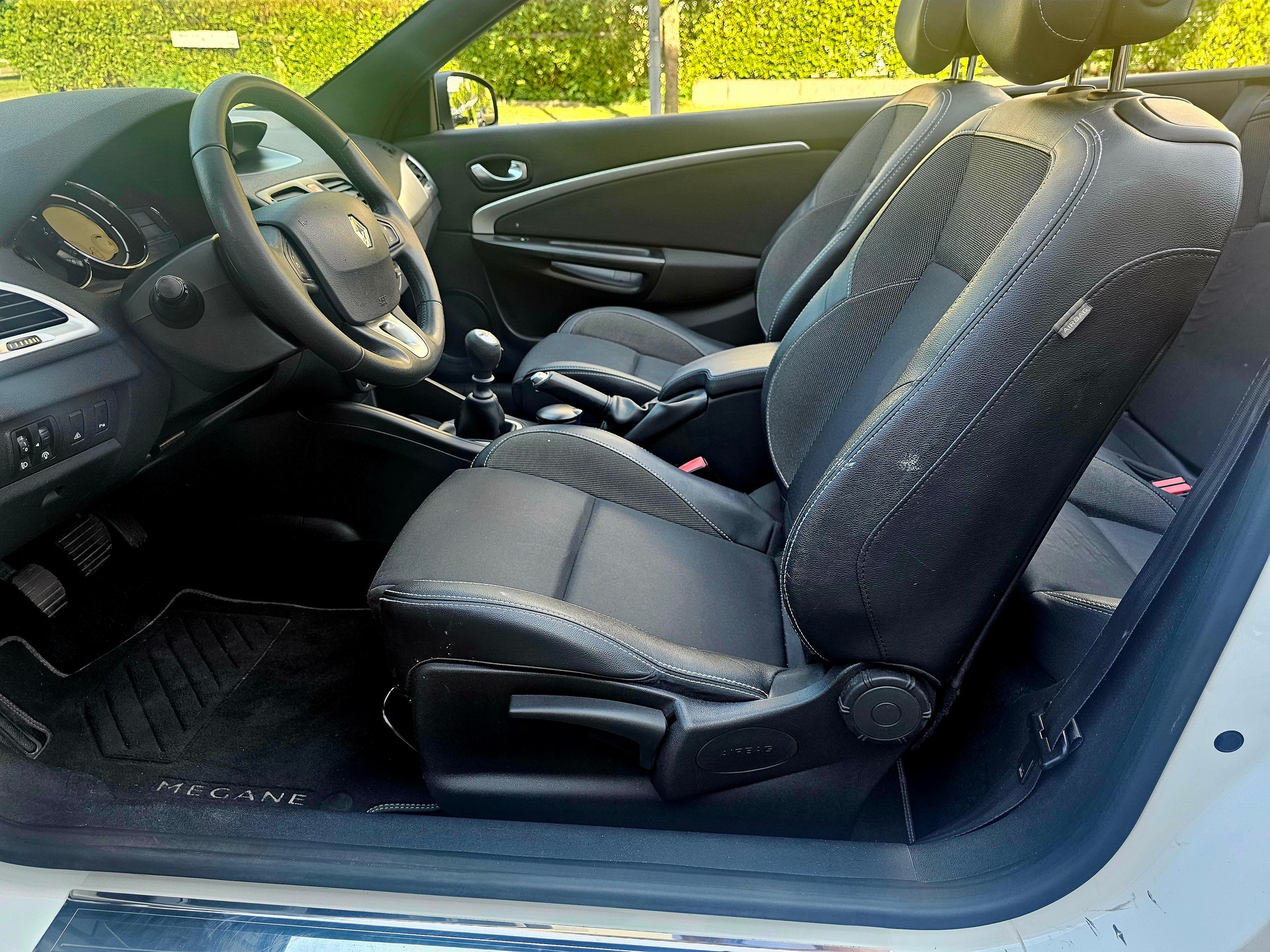 RENAULT Mégane CC 1.4 16V Turbo Dynamique-image-9