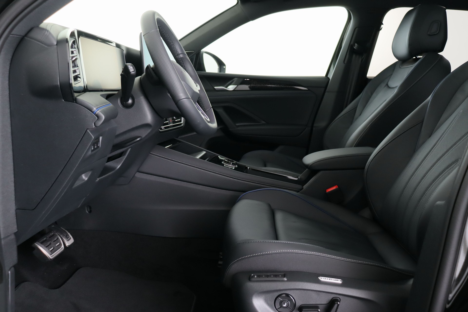 VW Tiguan 2.0 TSI DSG R-Line 4Motion-image-13