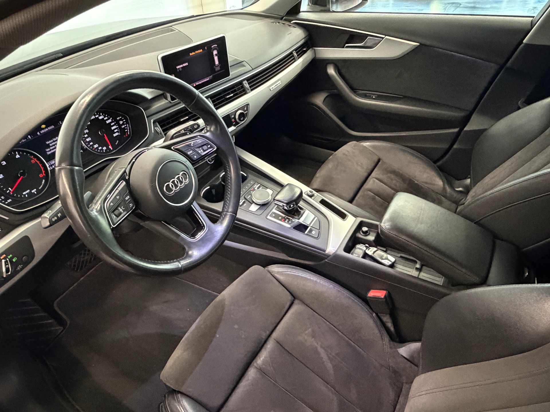 AUDI A4 Avant 2.0 TDI Sport quattro S-tronic-image-10
