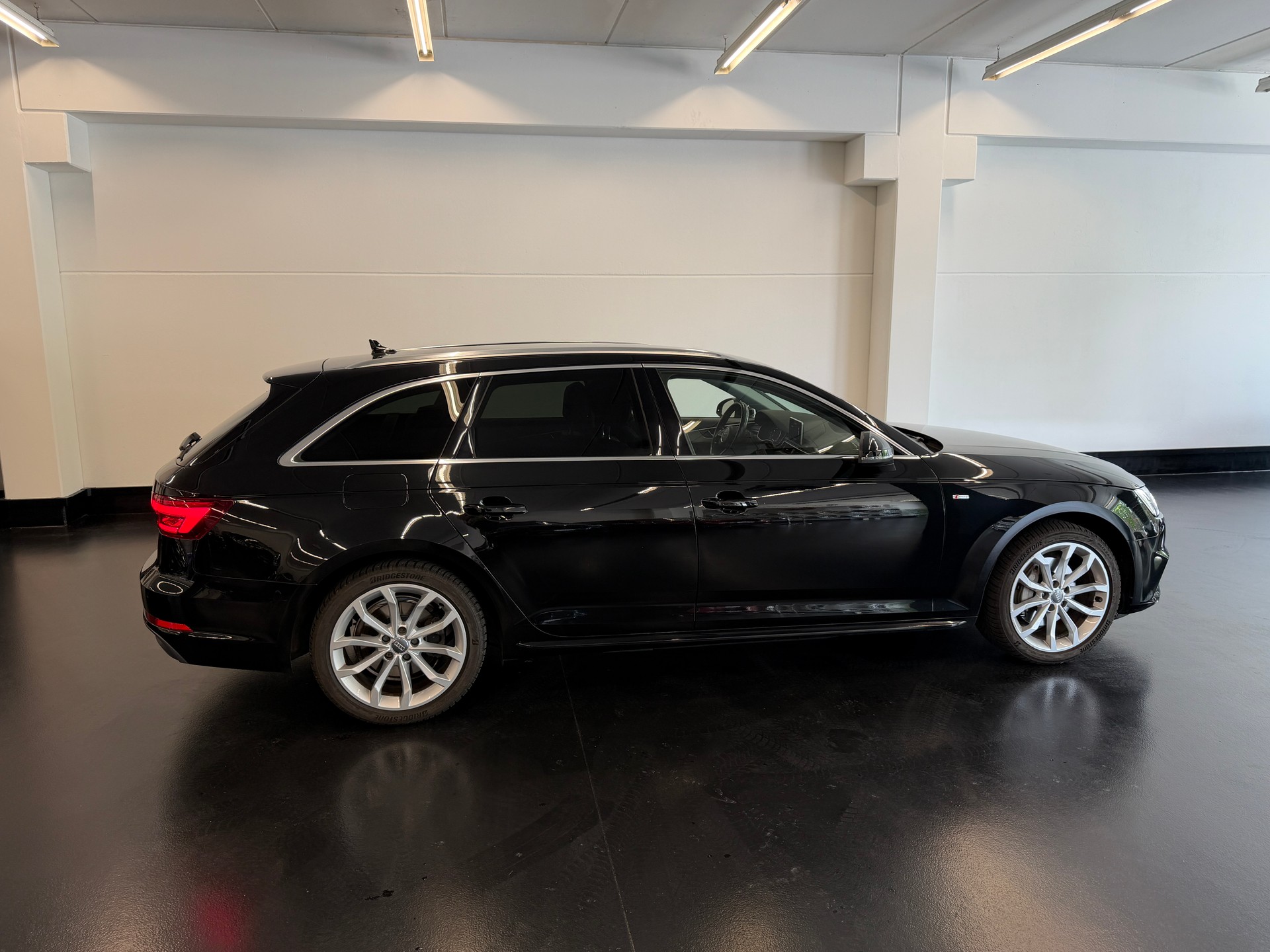 AUDI A4 Avant 2.0 TDI Sport quattro S-tronic-image-3