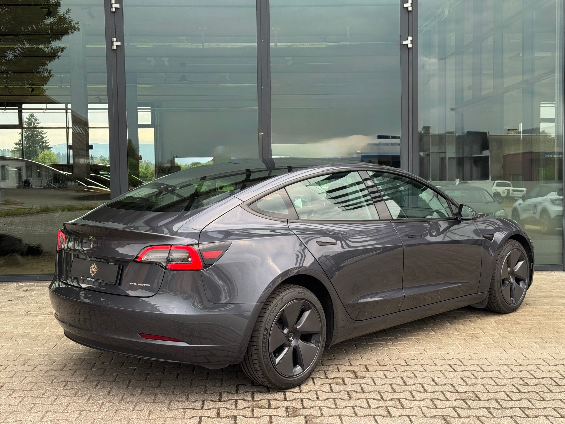 TESLA Model 3 Long Range Dual Motor AWD / Enhanced Autopilot / AMD Ryzen *RESERVIERT*-showroom-element-3