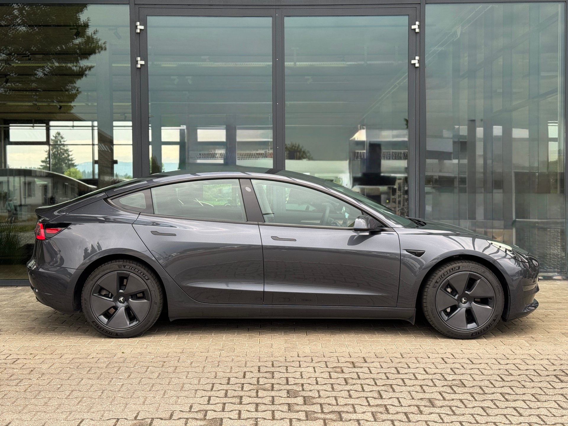 TESLA Model 3 Long Range Dual Motor AWD / Enhanced Autopilot / AMD Ryzen *RESERVIERT*-image-6