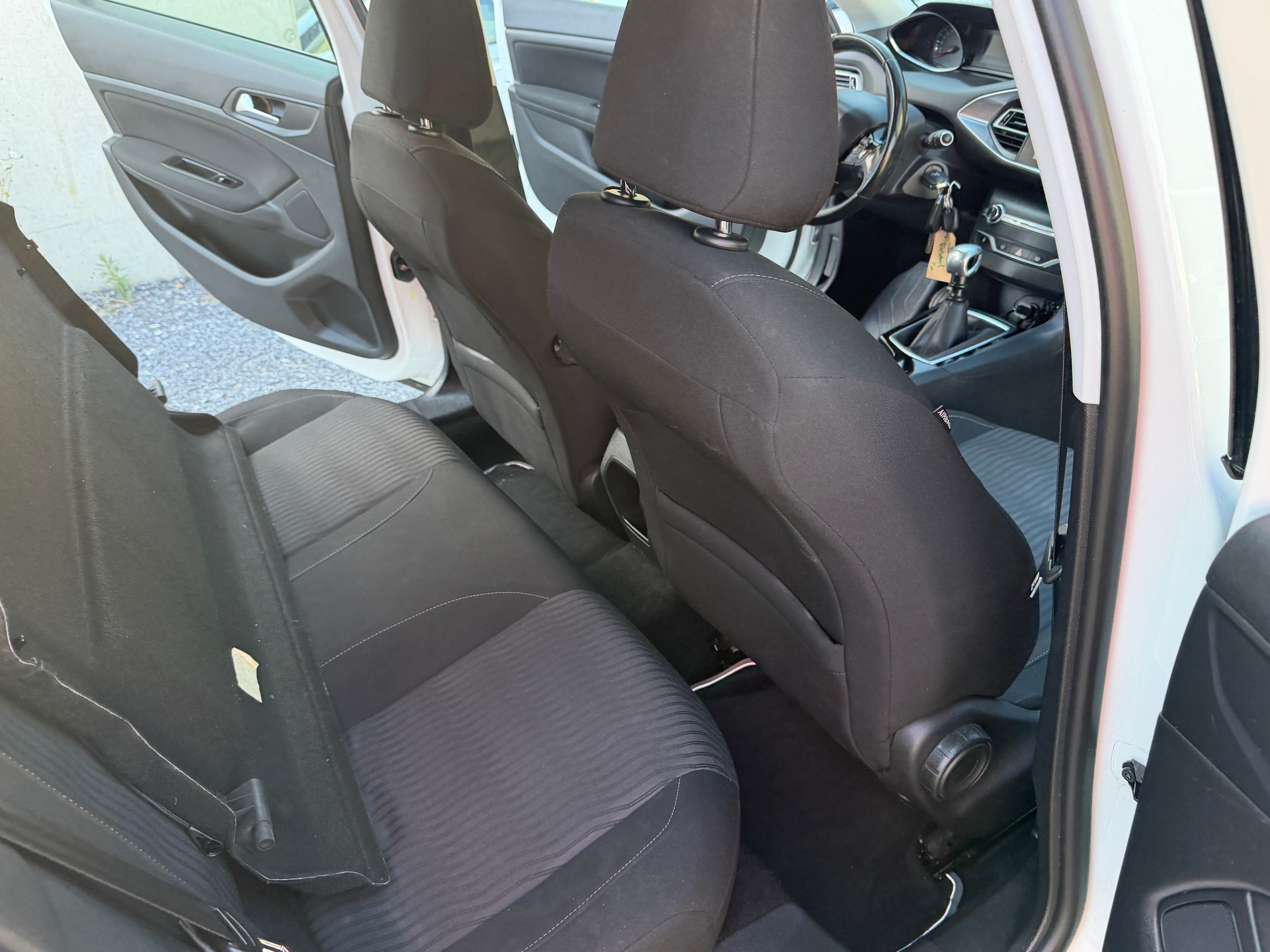 PEUGEOT 308 1.6 e-HDI Active-image-9