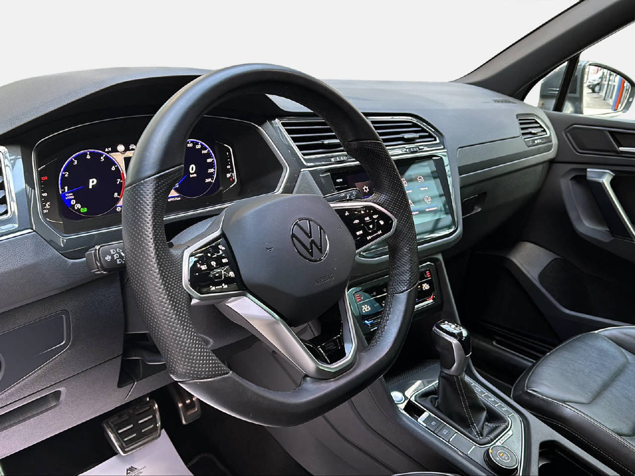 VW Tiguan 2.0 TSI R-Line DSG-image-8