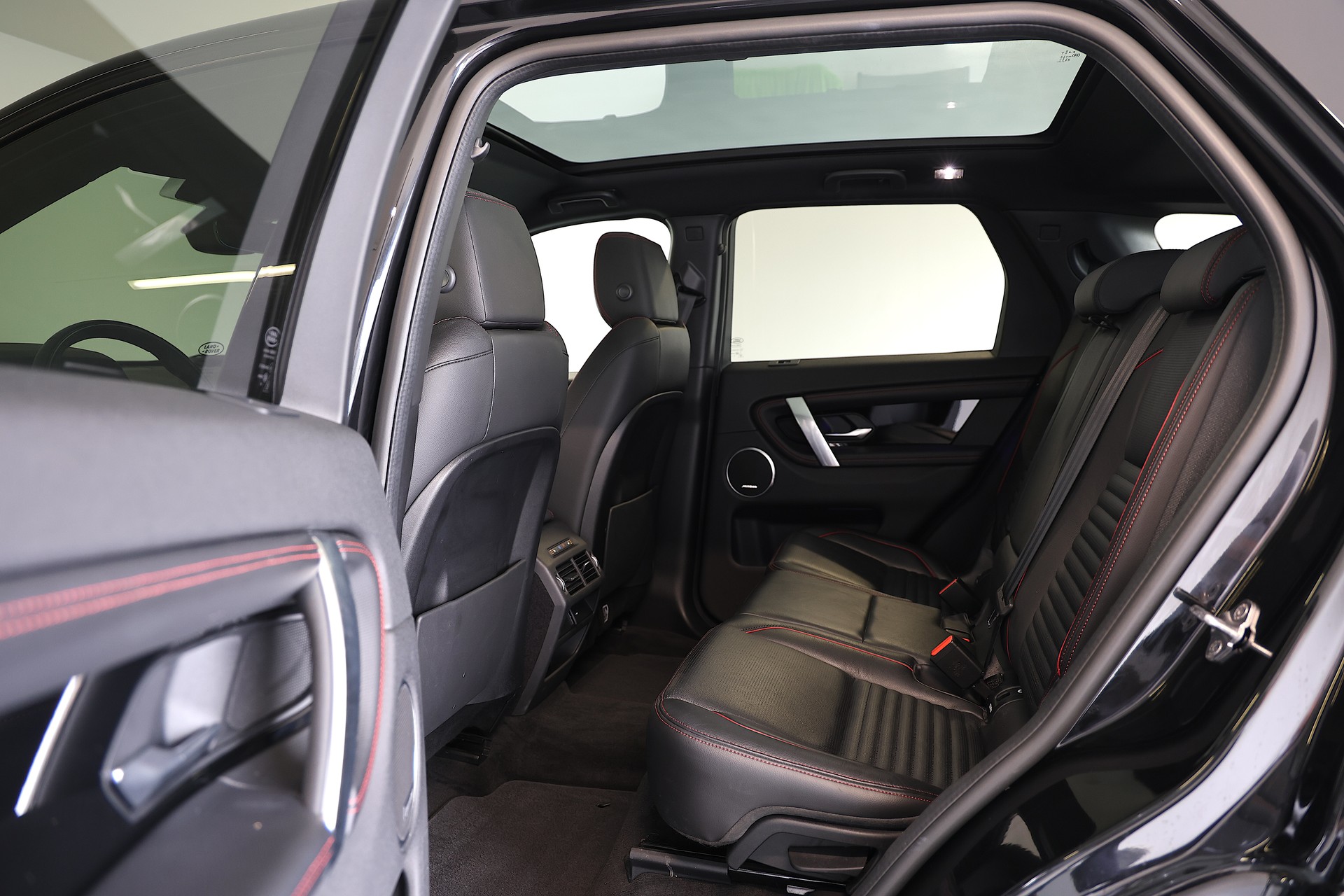 LAND ROVER Discovery Sport 2.0 Si4 R-Dynamic SE-image-16
