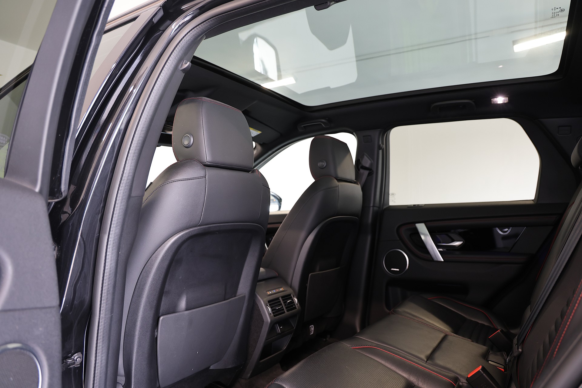 LAND ROVER Discovery Sport 2.0 Si4 R-Dynamic SE-image-17