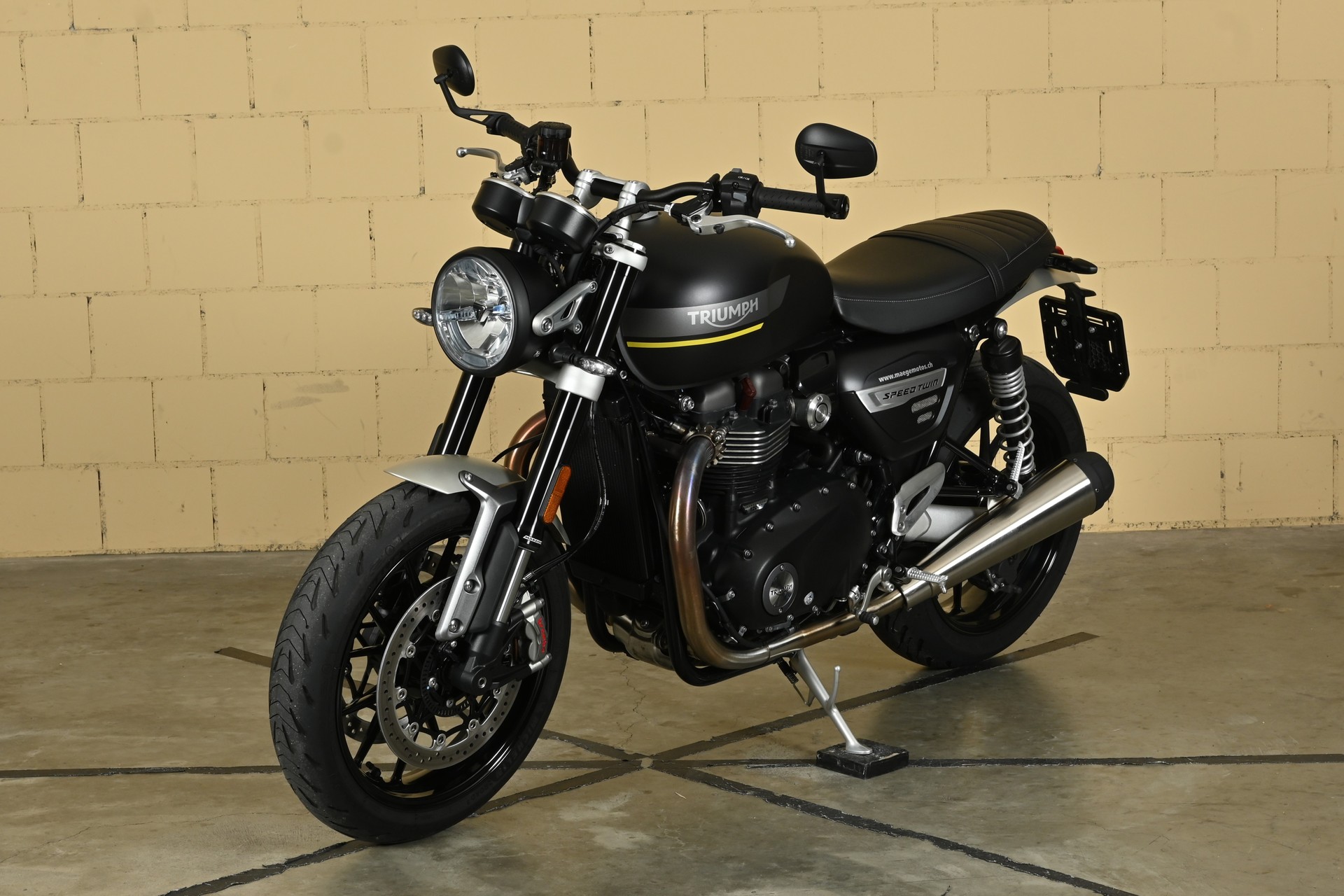 TRIUMPH Speed Twin 1200-image-2