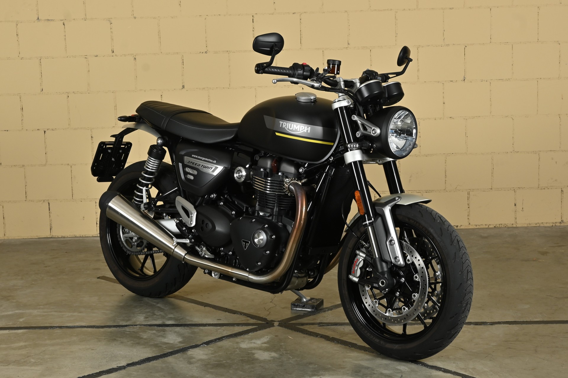 TRIUMPH Speed Twin 1200-image-1