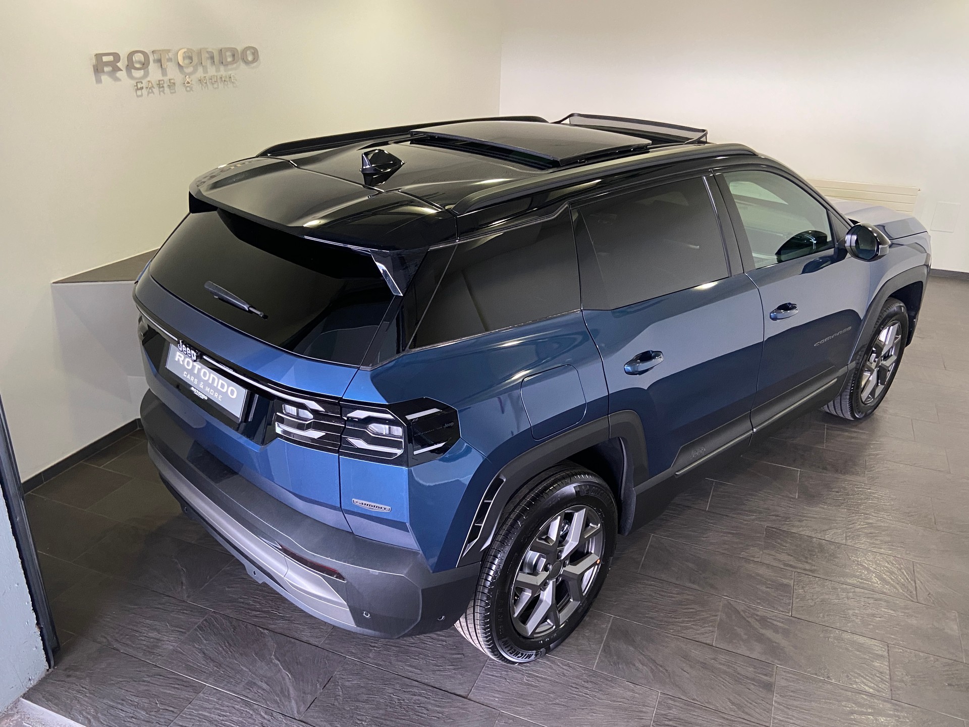 JEEP Compass 1.2 T e-Hybrid Summit Premium Sky-image-2