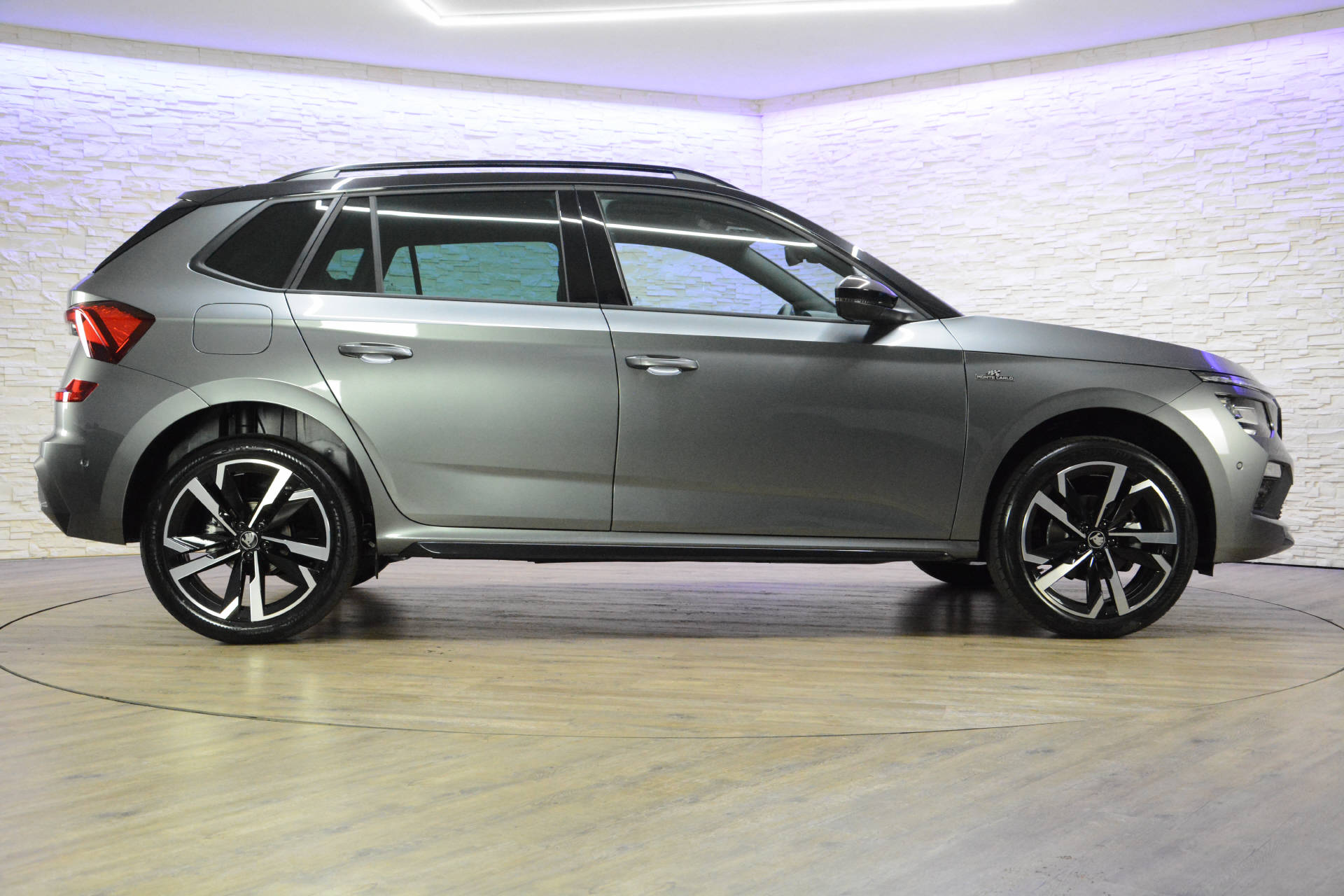 SKODA Kamiq 1.5 TSI Monte Carlo DSG-showroom-element-3