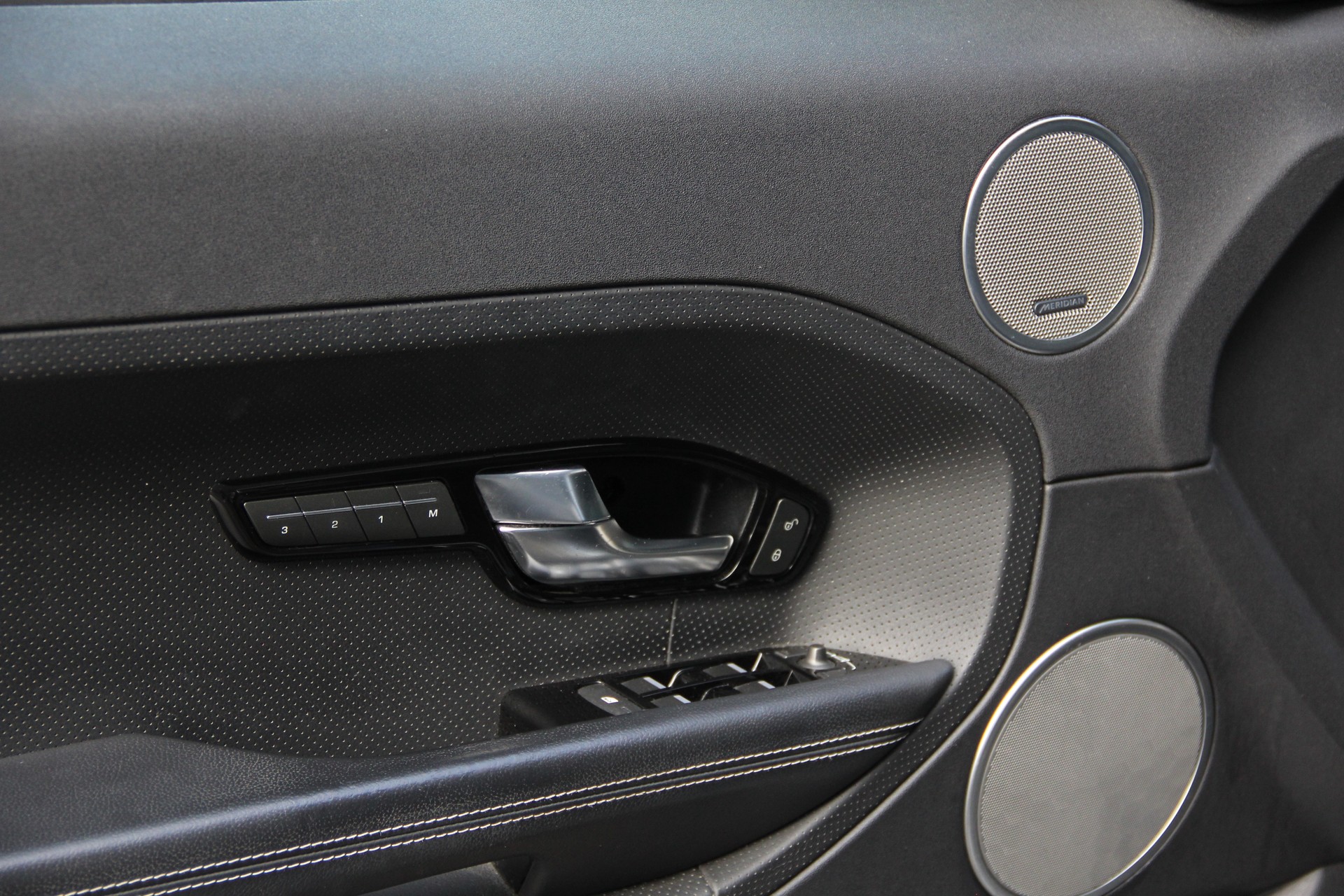 LAND ROVER Range Rover Evoque 2.2 SD4 Dynamic AT6 **360°-KAMERA** **PANORAMADACH** **FRISCH-AB-MFK**-image-4