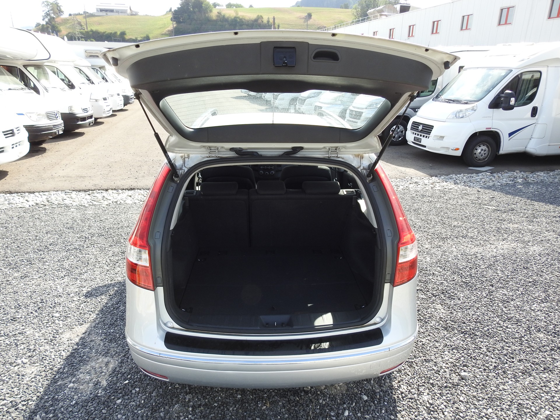 HYUNDAI i30 Wagon 1.6 CRDi CW Style-image-9