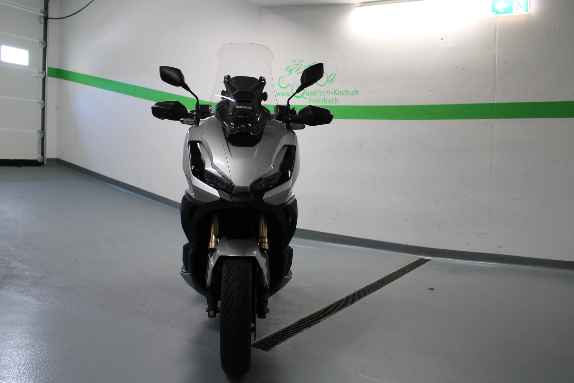 HONDA ADV 350-showroom-element-1