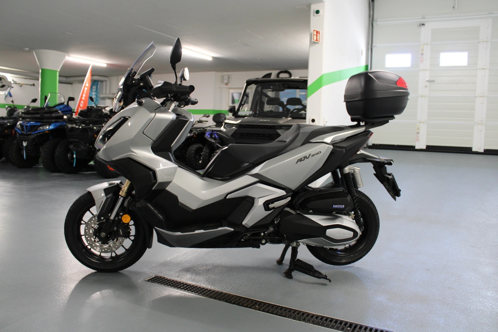 HONDA ADV 350-showroom-element-3