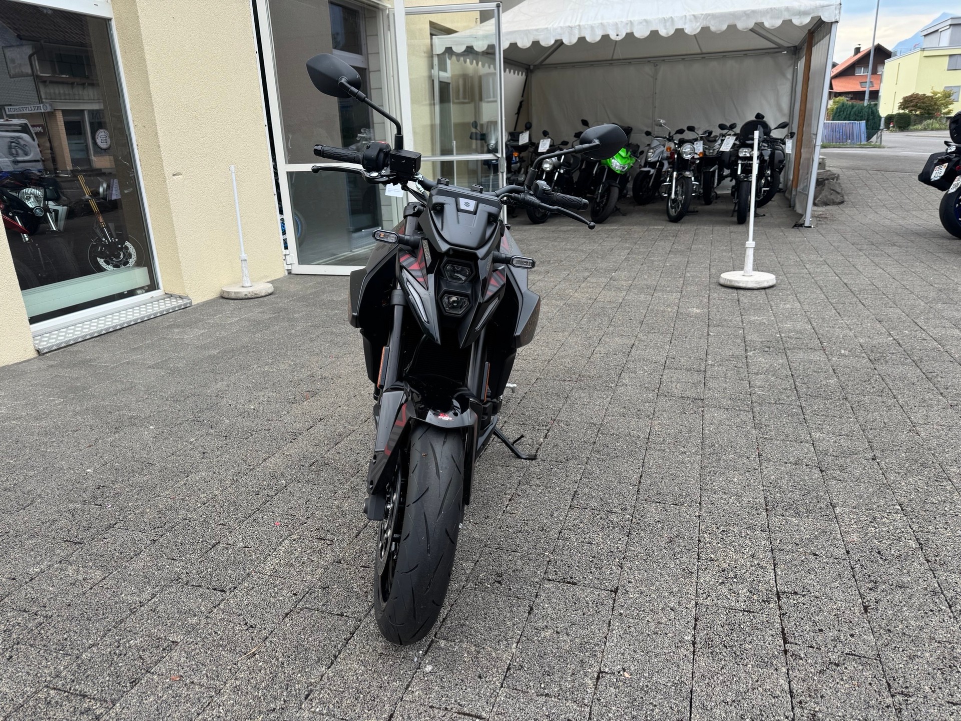 SUZUKI GSX 8 S BLACK EVO-image-1