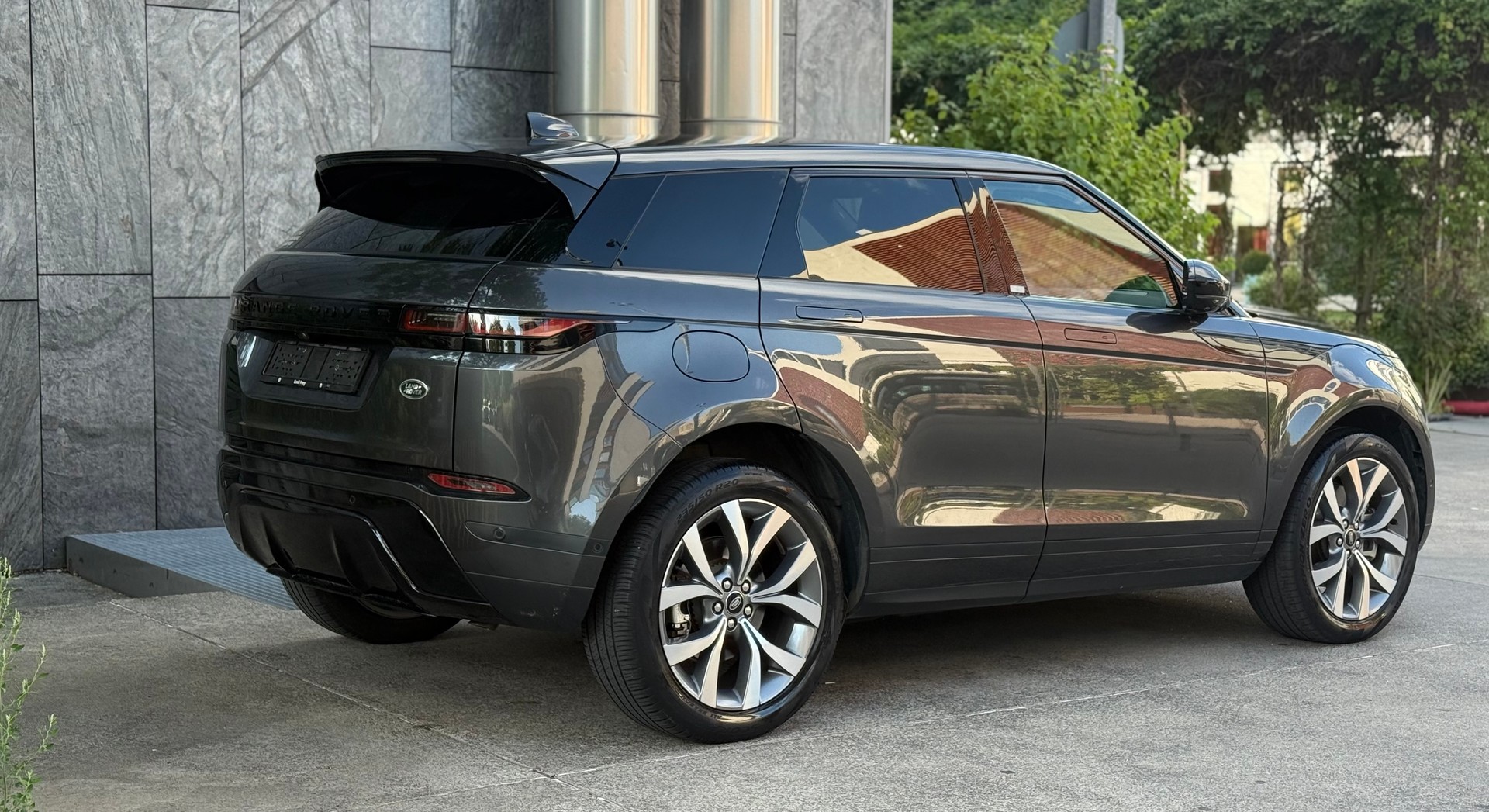LAND ROVER Range Rover Evoque R-Dynamic P 300e SE AT8-showroom-element-2