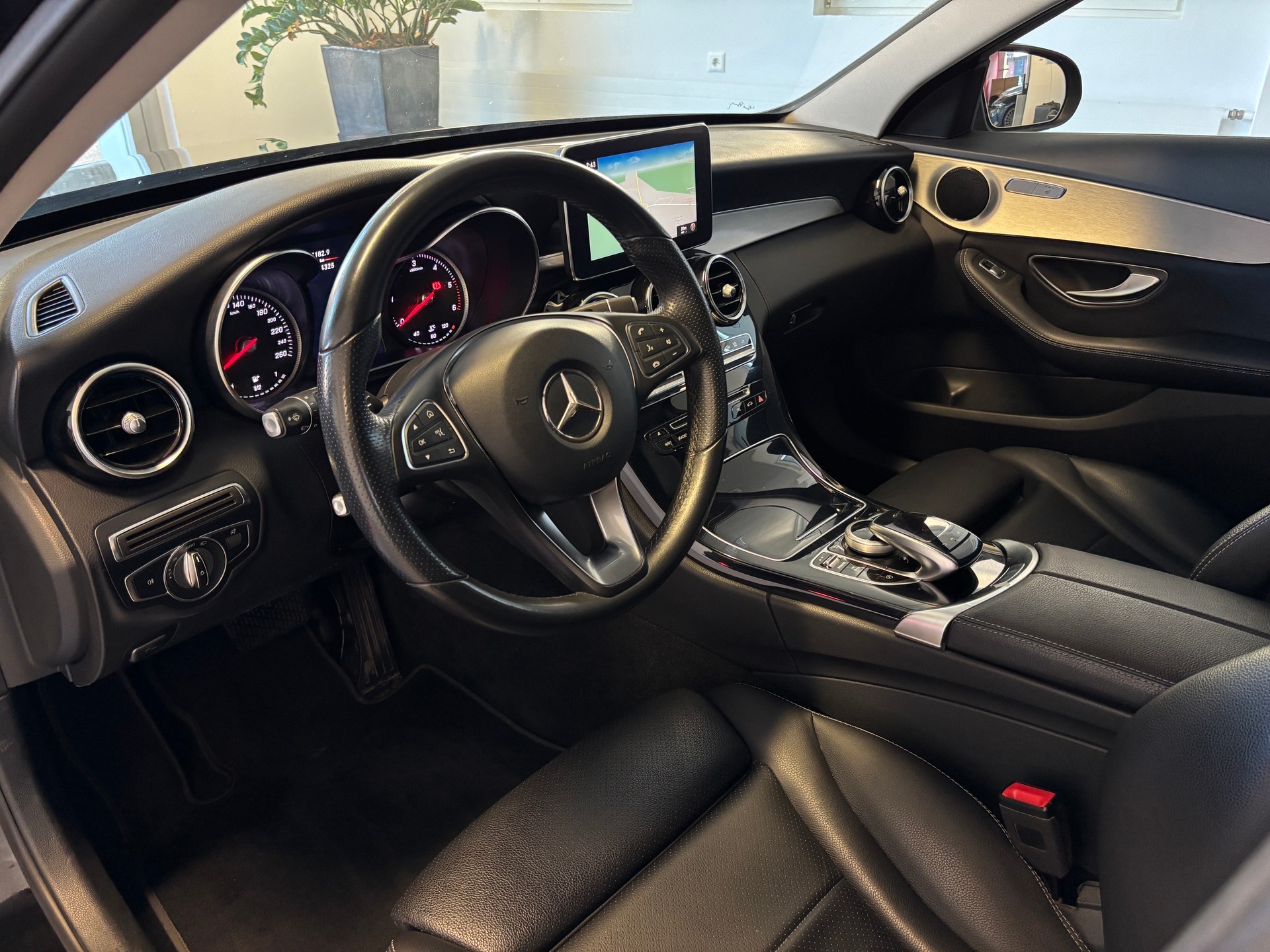 MERCEDES-BENZ C 250 d Swiss Star Avantgarde 4Matic 9G-Tronic-image-4